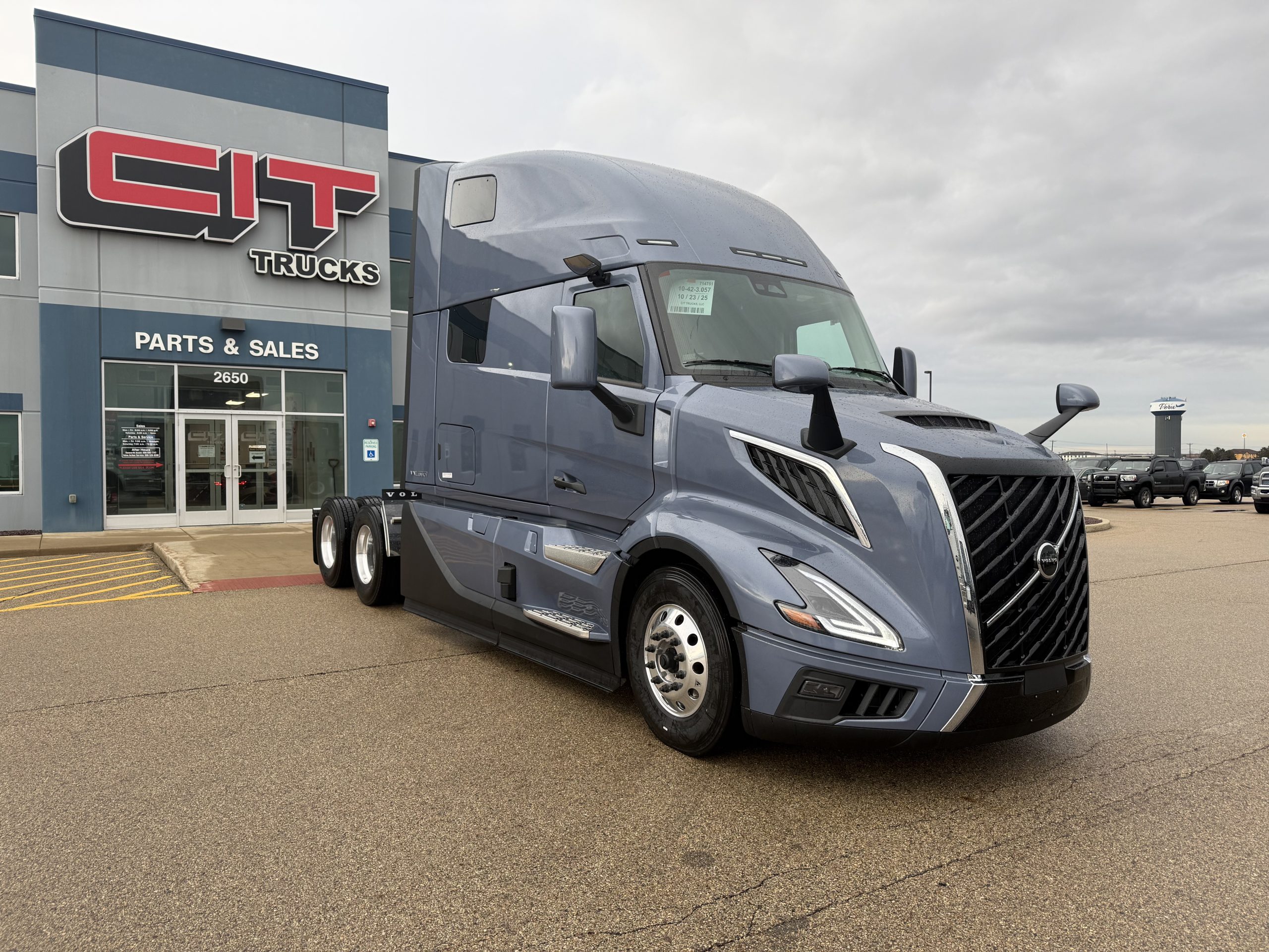 2026 VOLVO VNL860 - image 3 of 6