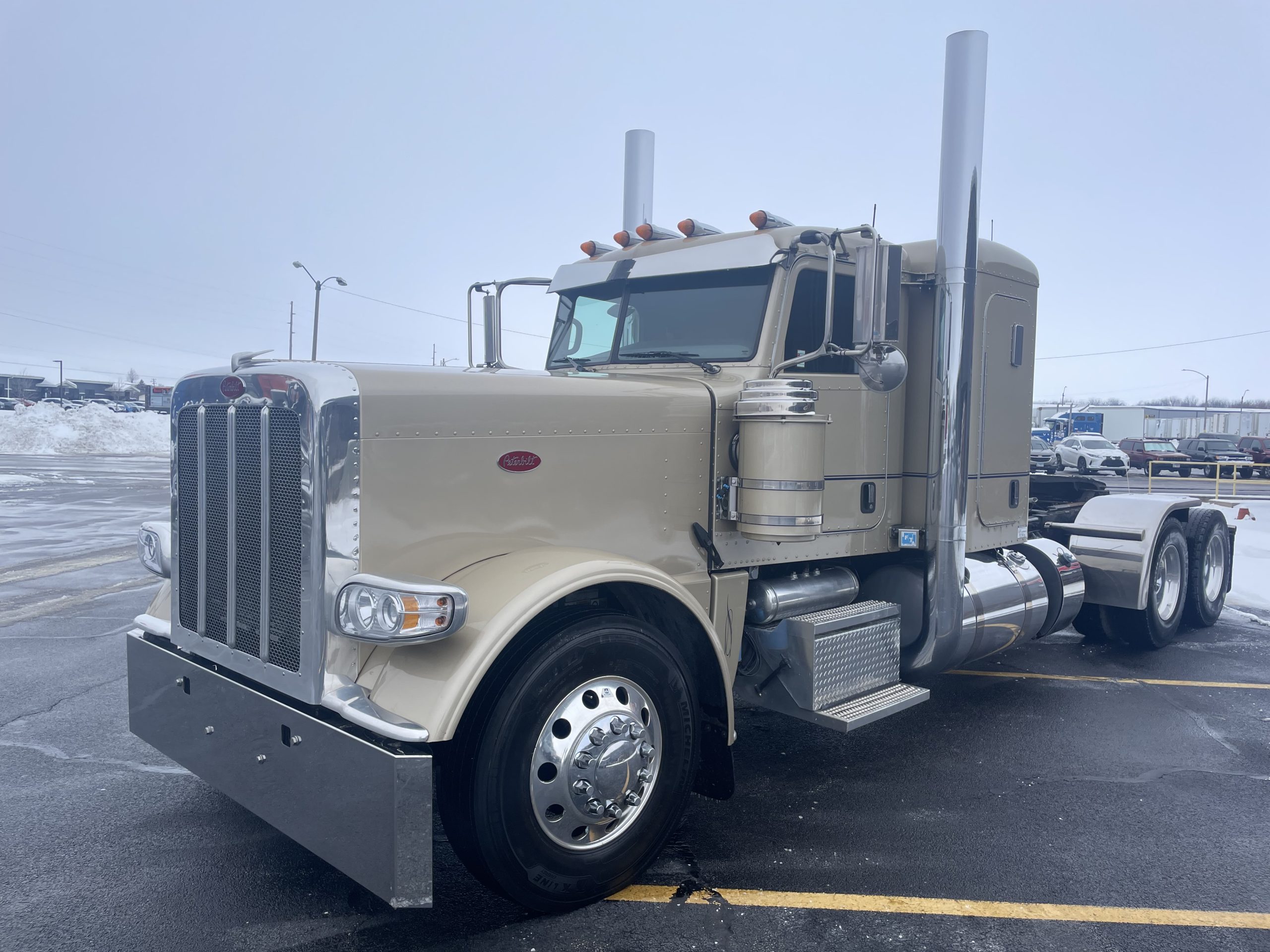 2024 PETERBILT 389 - image 2 of 6
