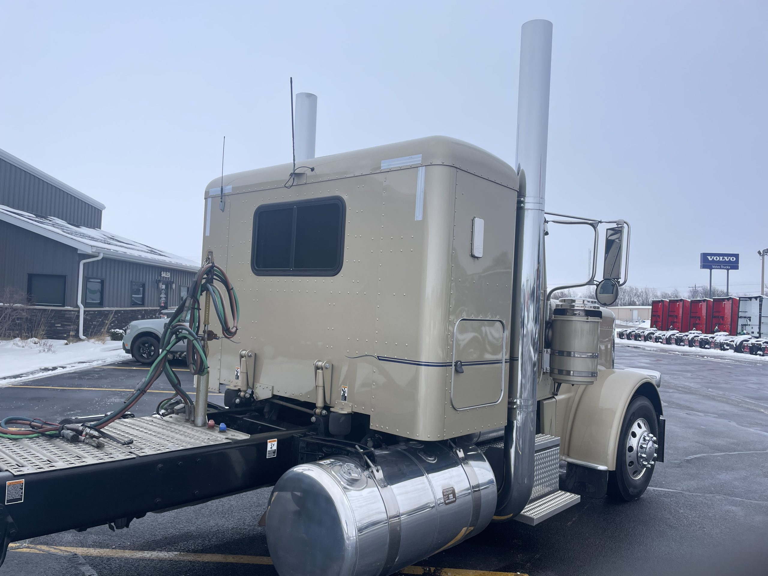 2024 PETERBILT 389 - image 3 of 6