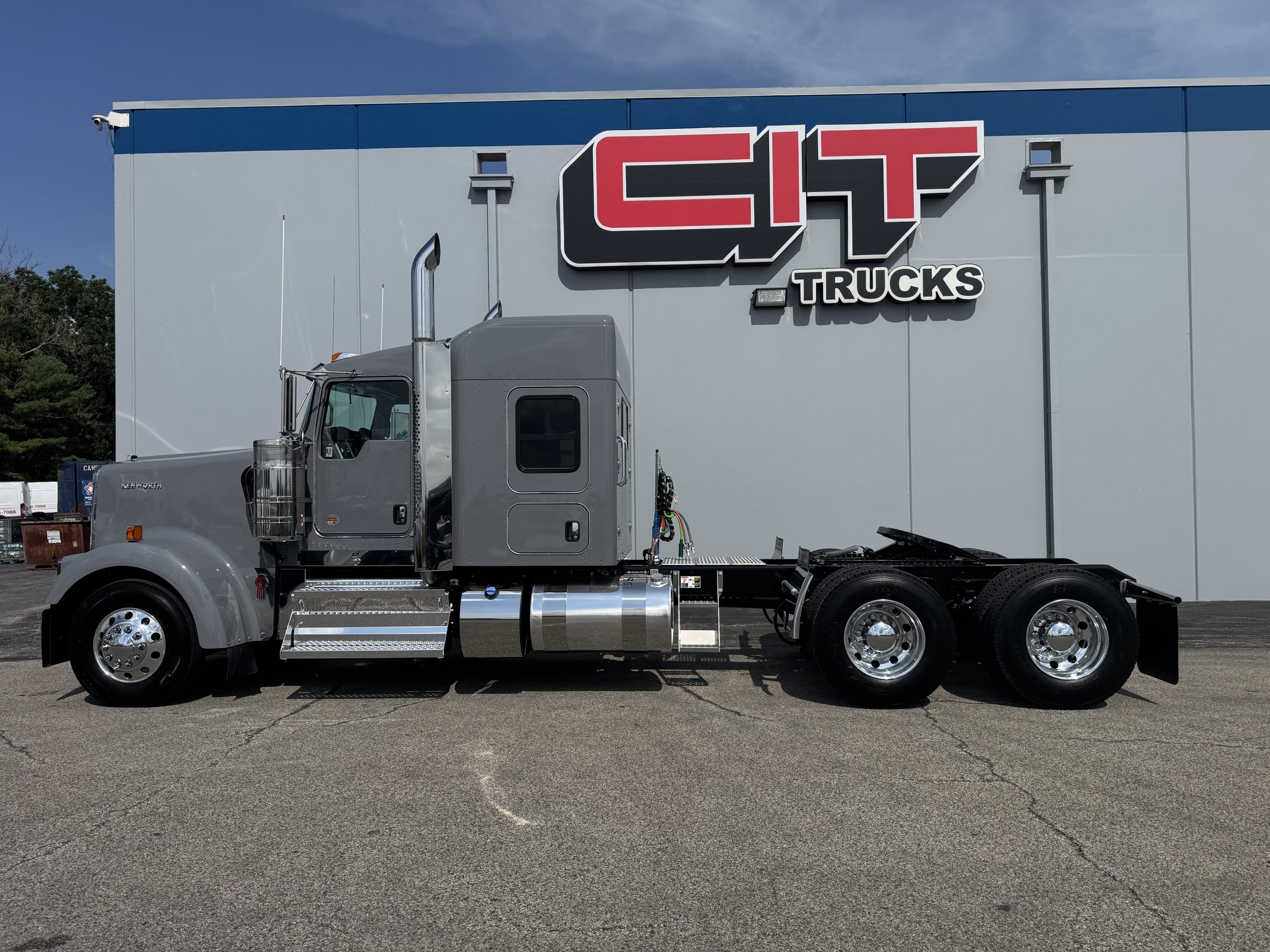 2026 KENWORTH W900L 2026 KENWORTH W900L - image 2 of 6