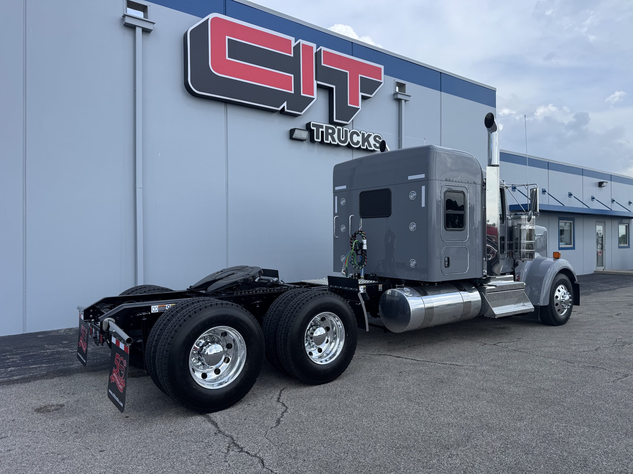 2026 KENWORTH W900L 2026 KENWORTH W900L - image 4 of 6