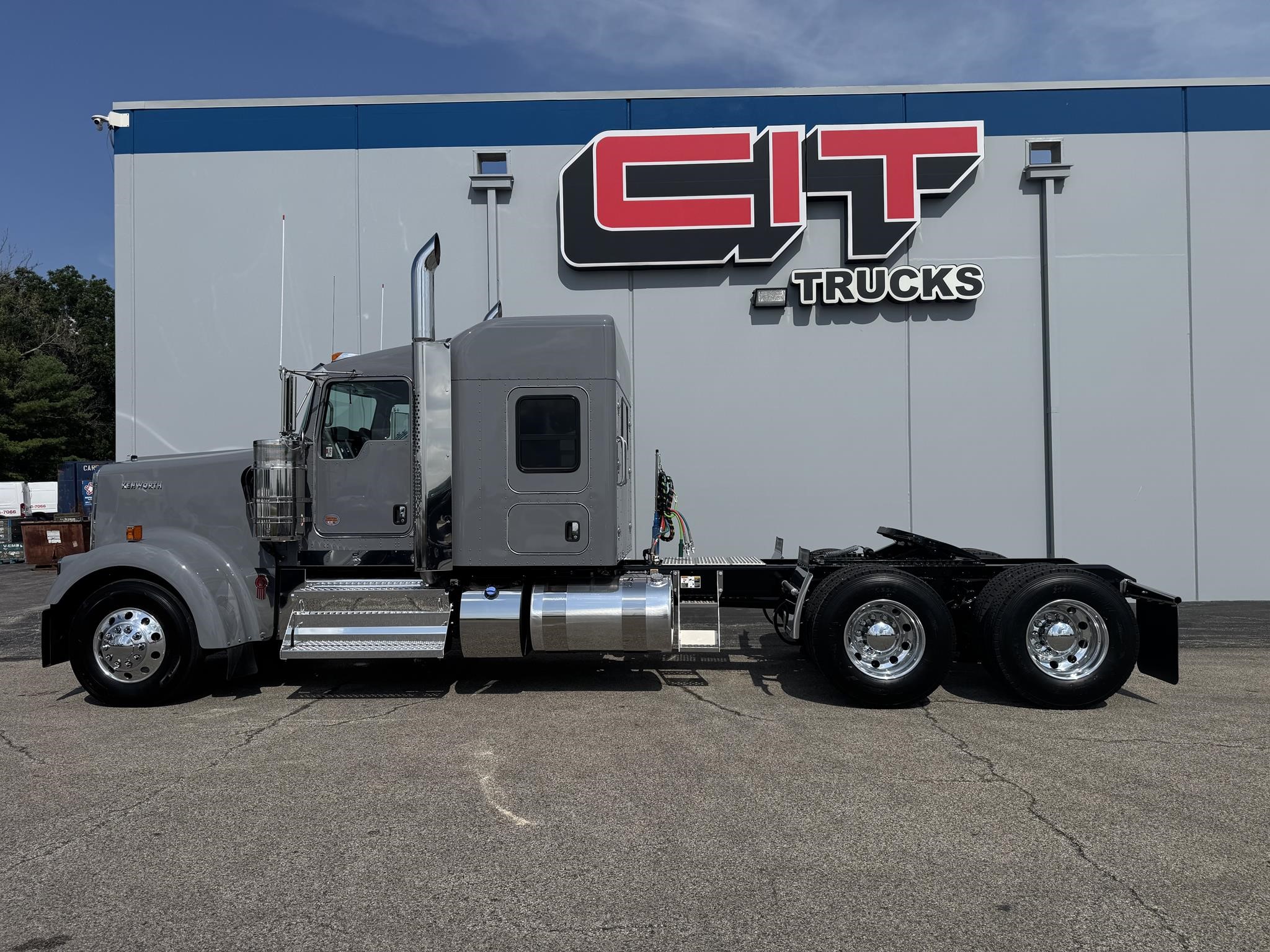 2026 KENWORTH W900L - image 5 of 6