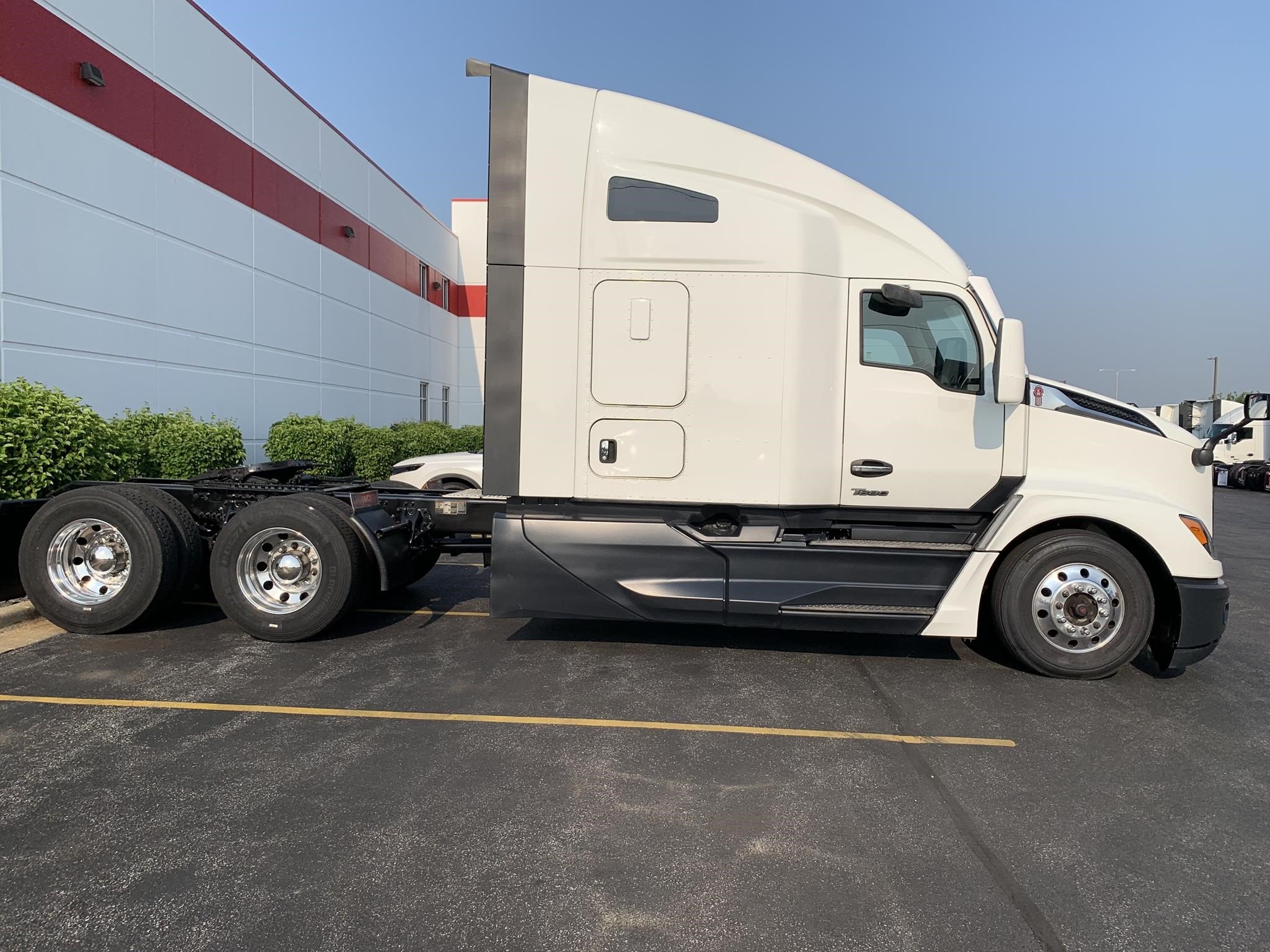2023 Kenworth T680 - image 4