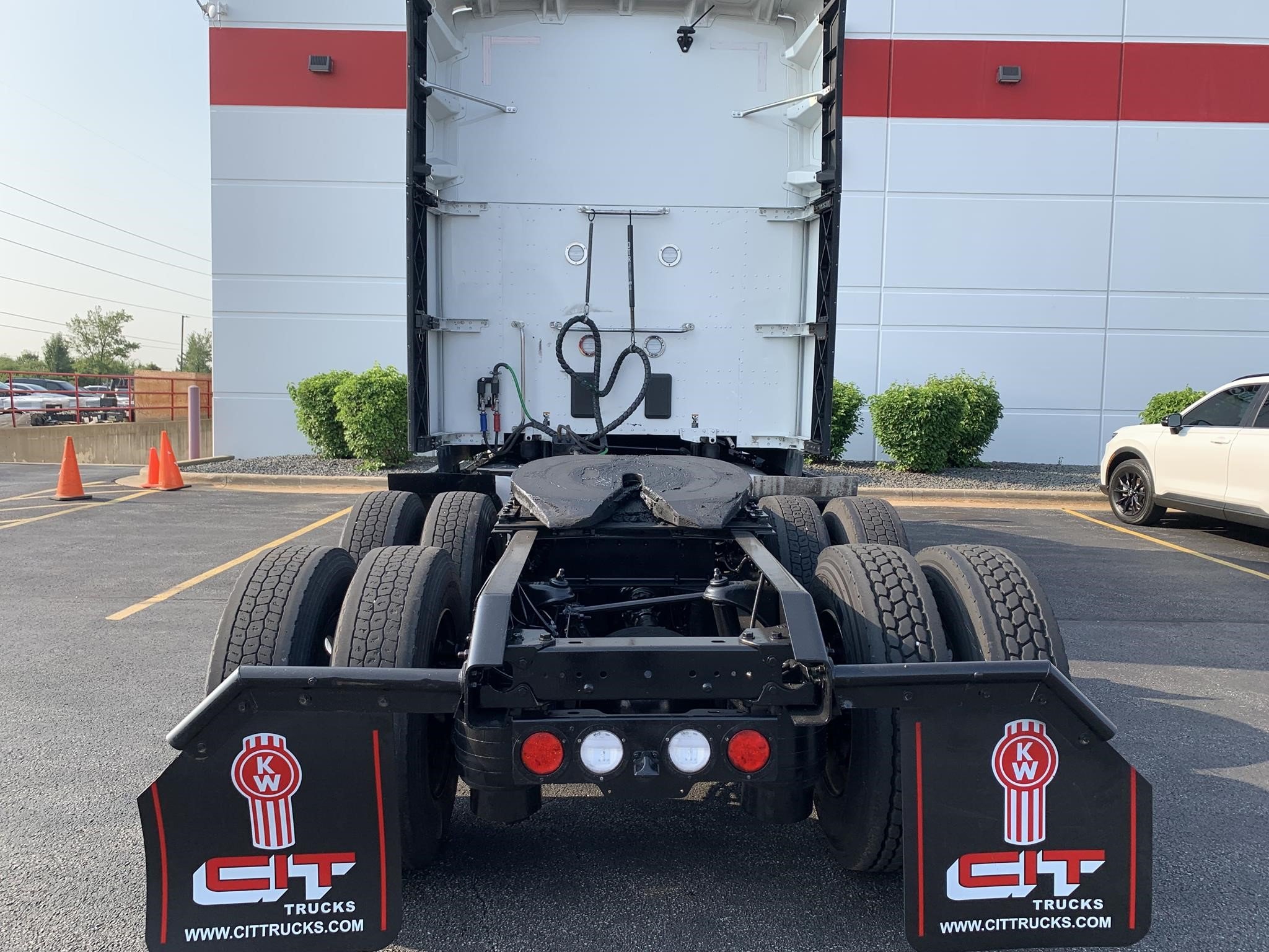 2023 Kenworth T680 - image 6