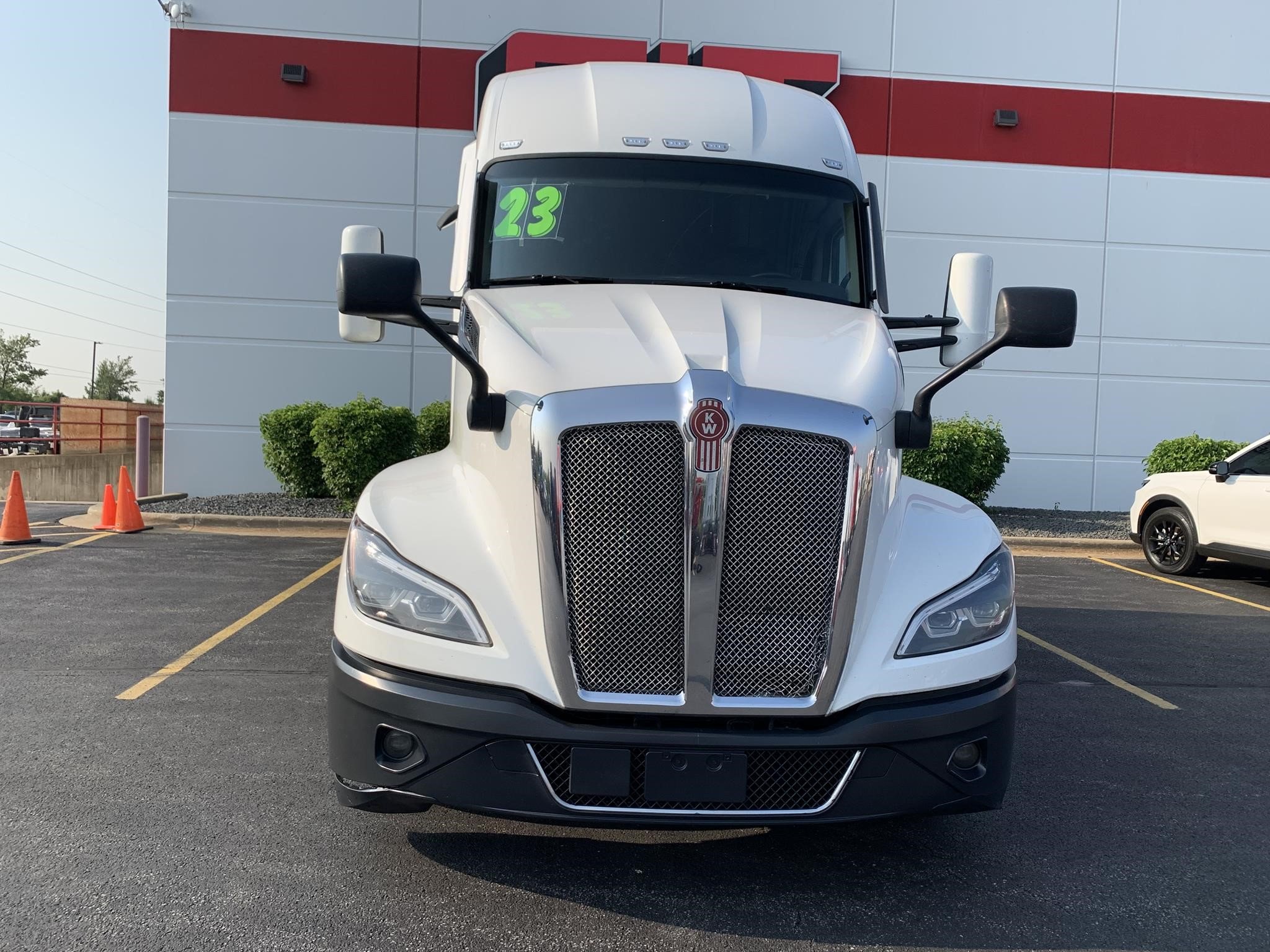 2023 Kenworth T680 - image 2