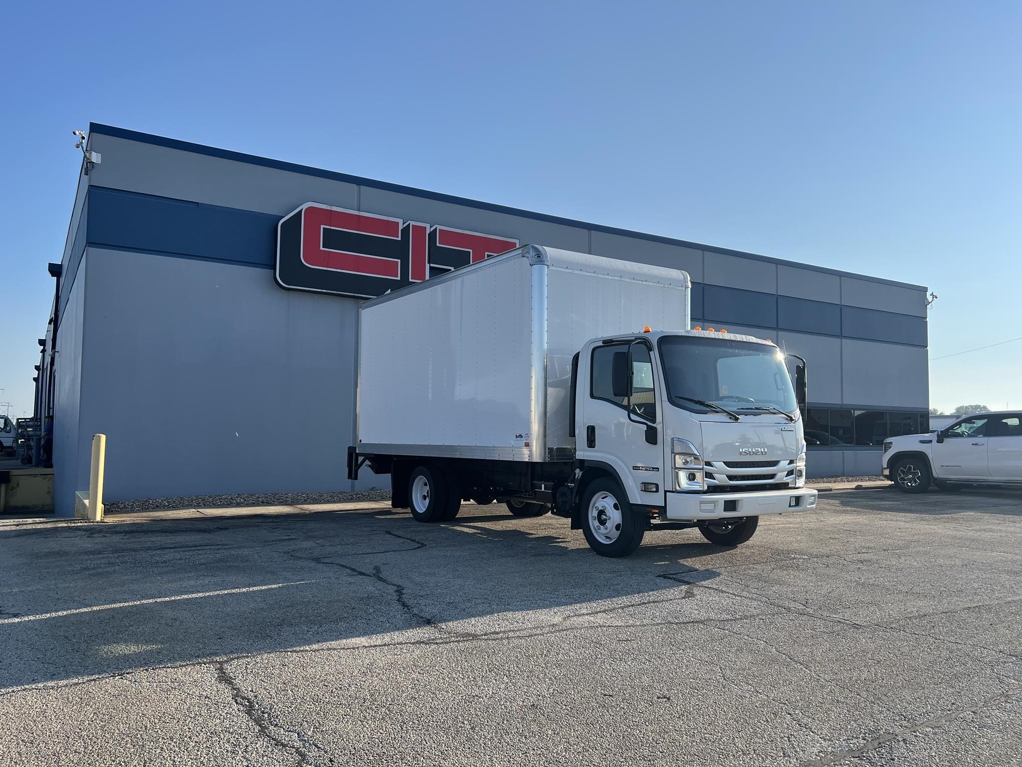 2025 Isuzu NPR - image 2