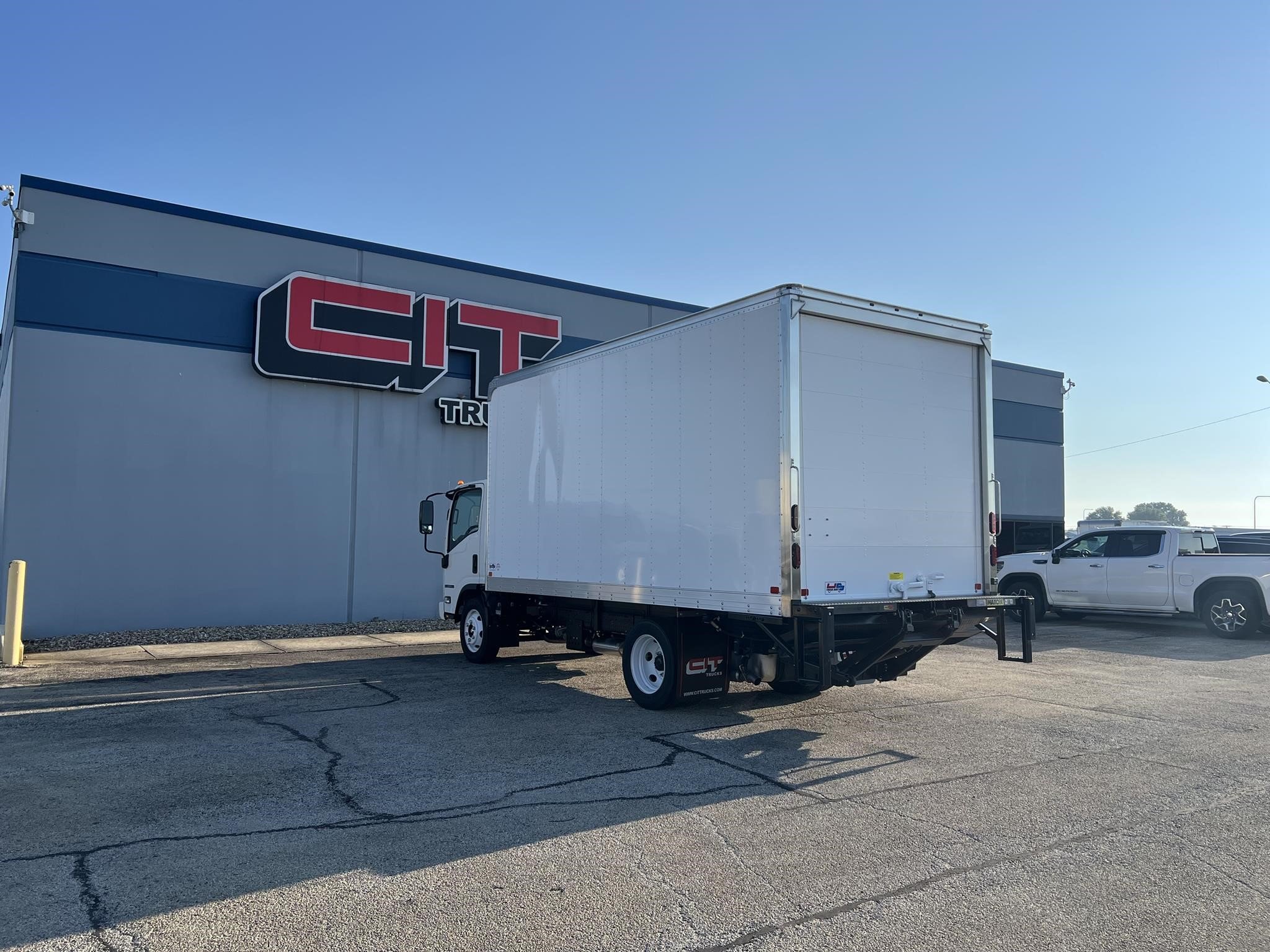 2025 Isuzu NPR - image 6