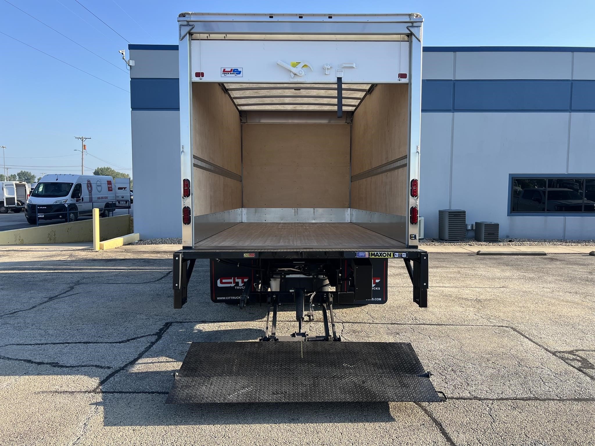 2025 Isuzu NPR - image 5