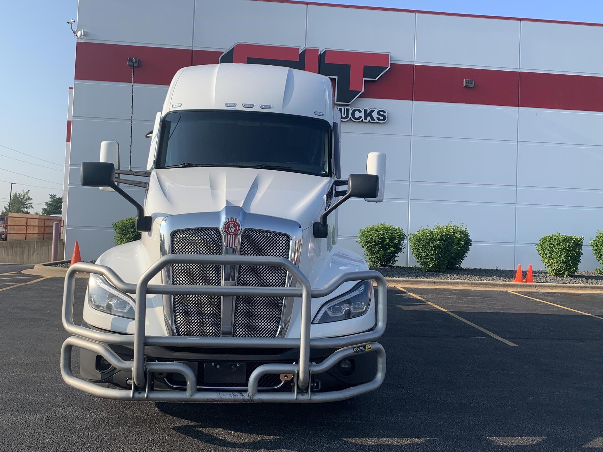 2023 Kenworth T680 - image 2