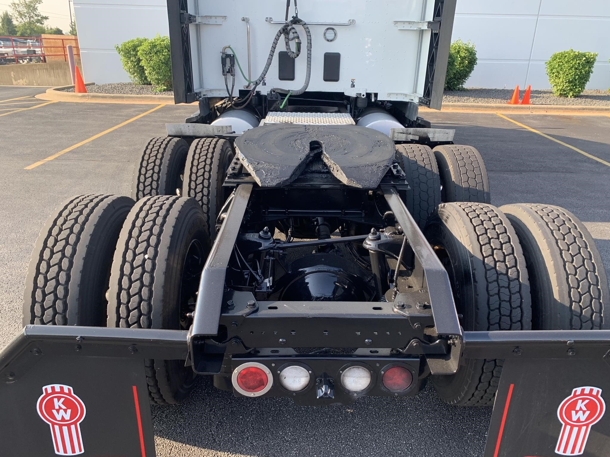 2023 Kenworth T680 - image 6