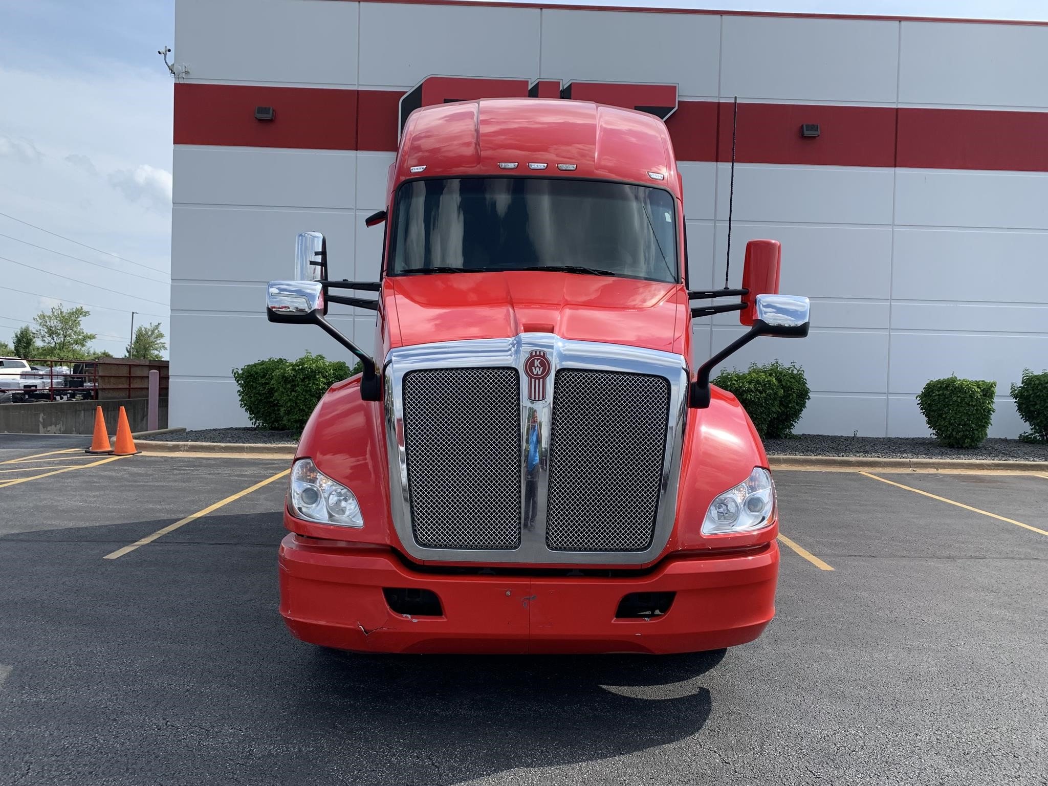 2020 Kenworth T680 - image 2