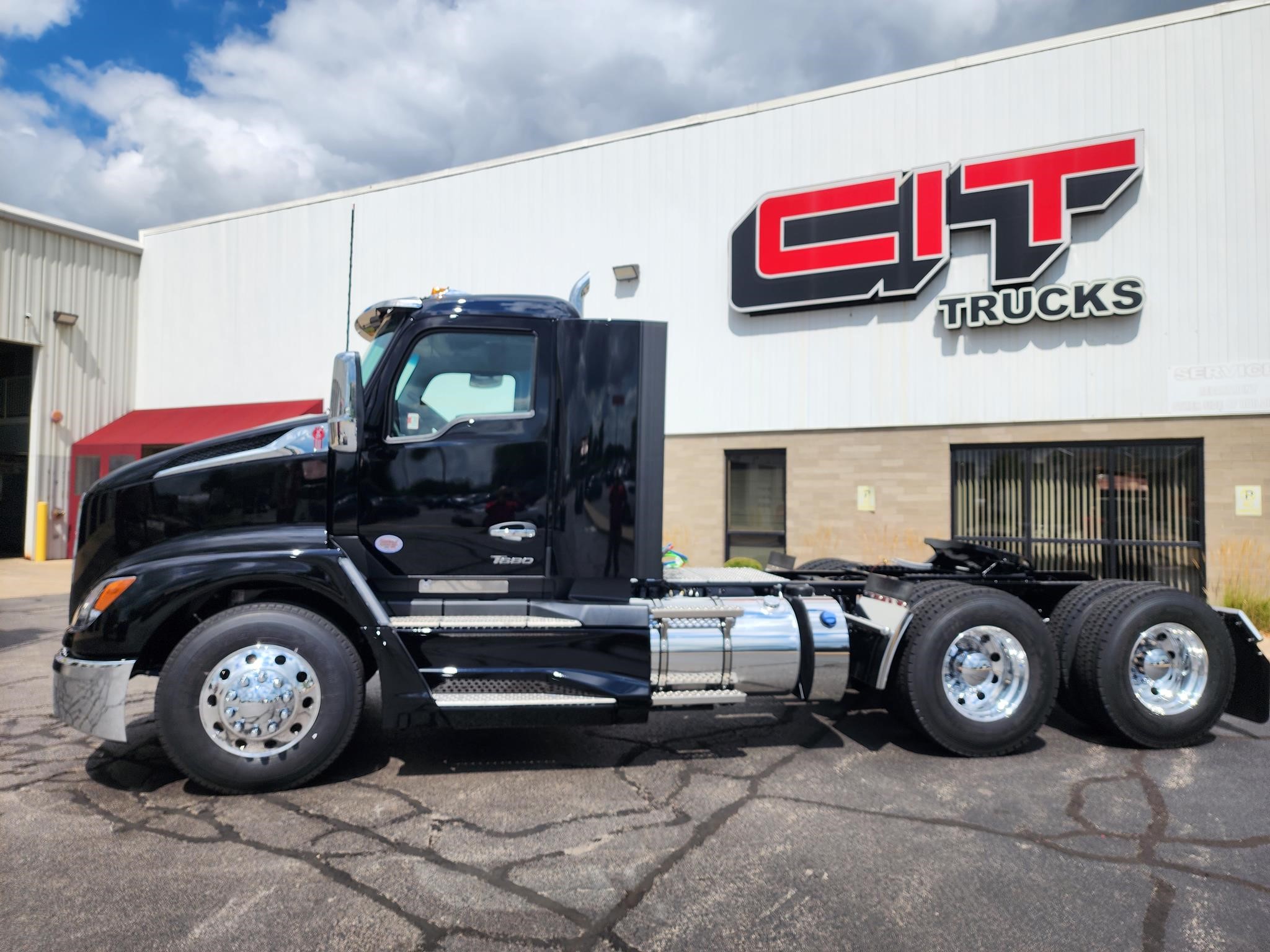 2026 Kenworth T680 - image 4