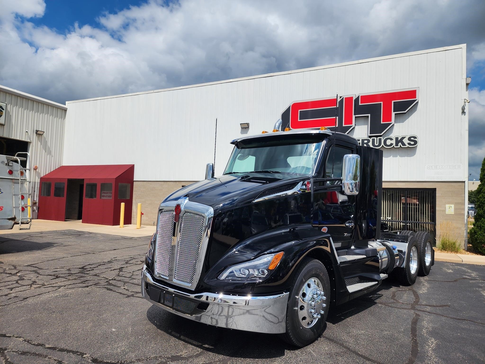 2026 Kenworth T680 - image 1