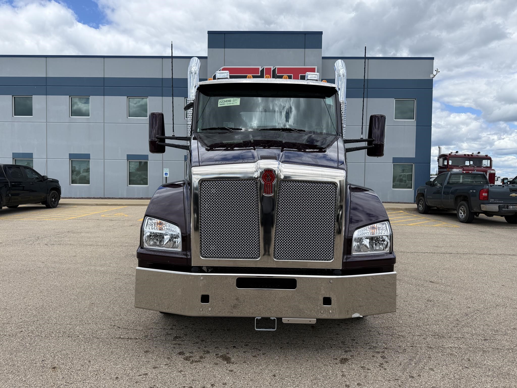 2026 Kenworth T880 - image 2