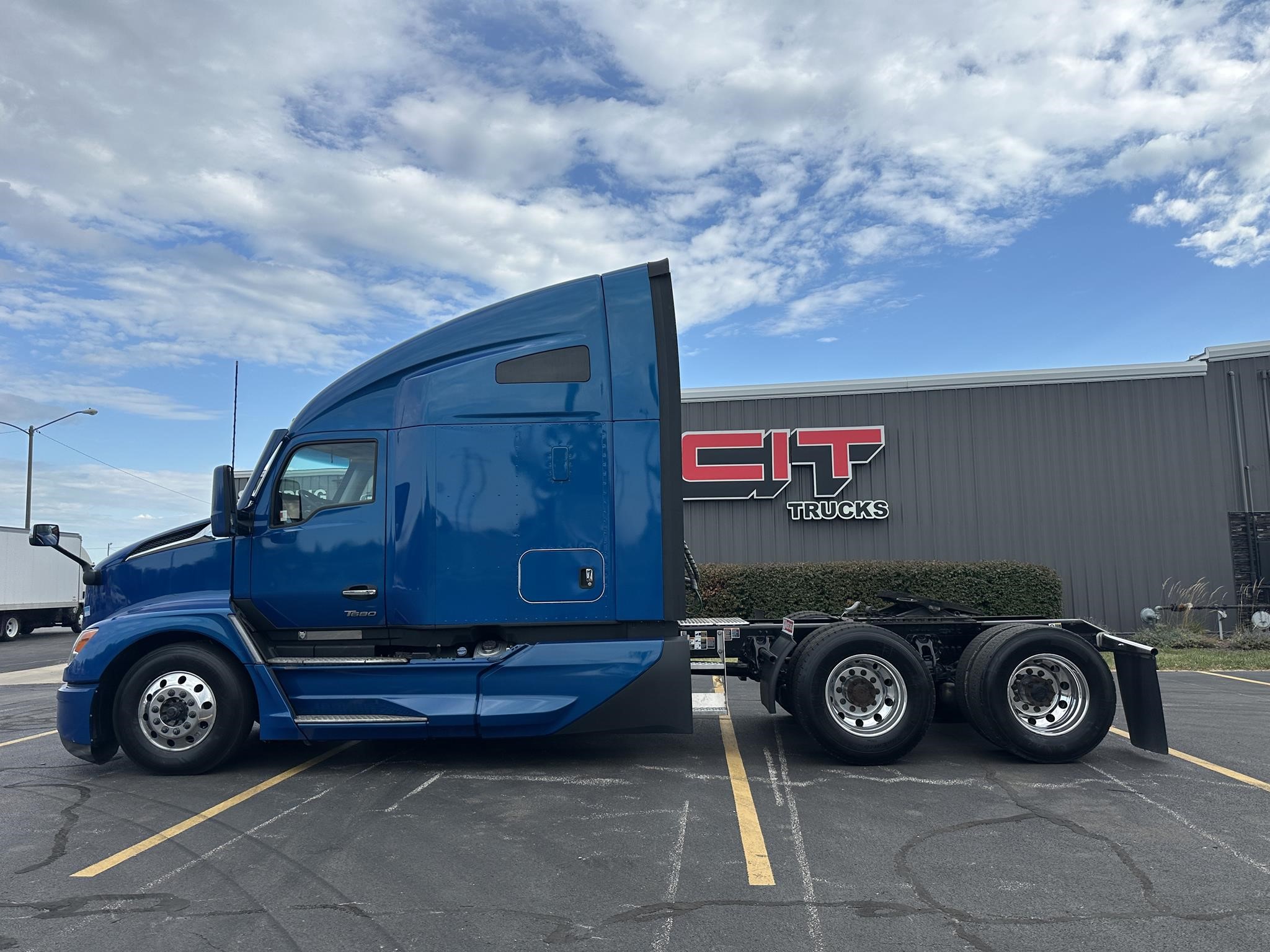 2023 Kenworth T680 - image 6