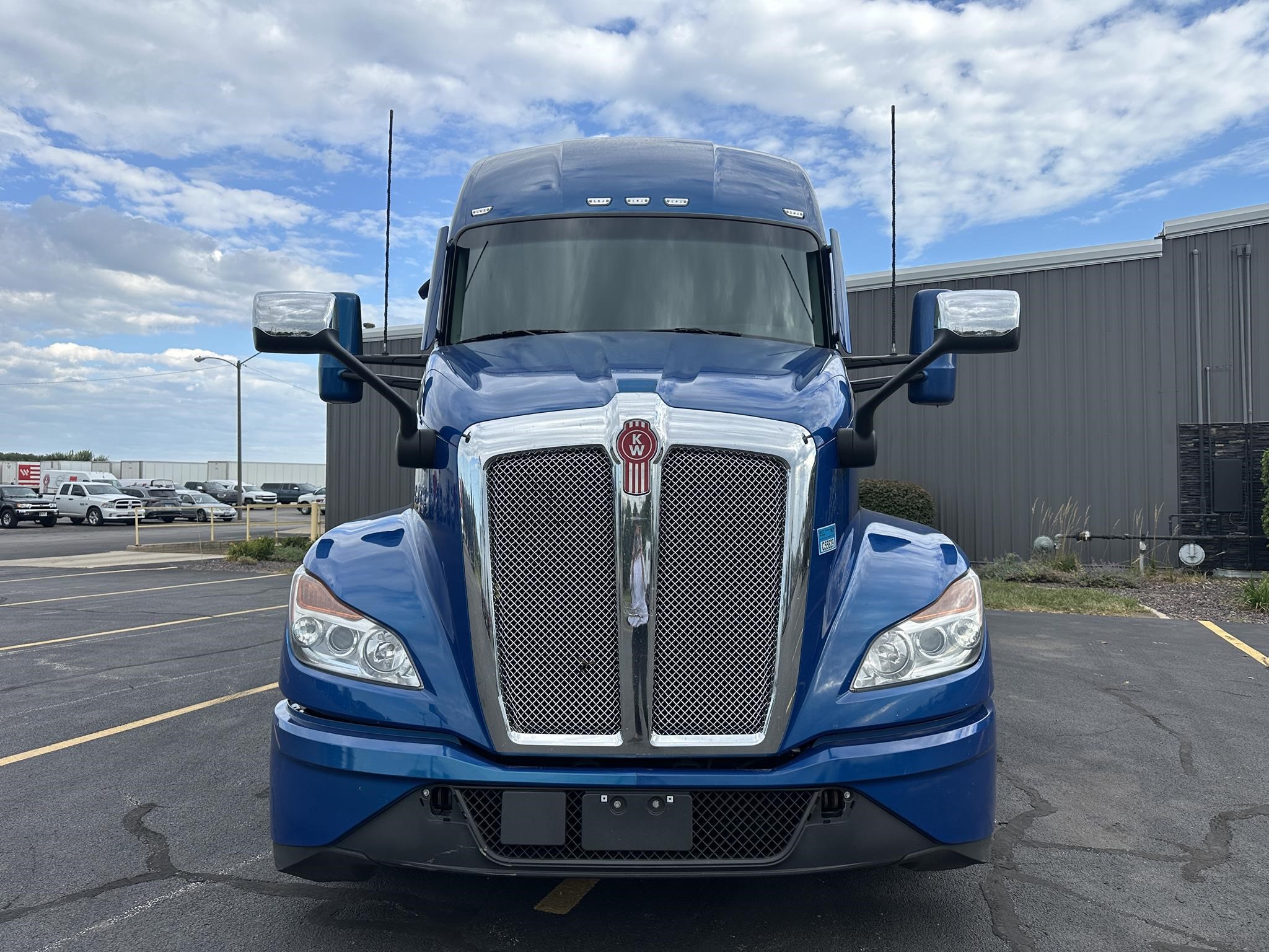 2023 Kenworth T680 - image 2