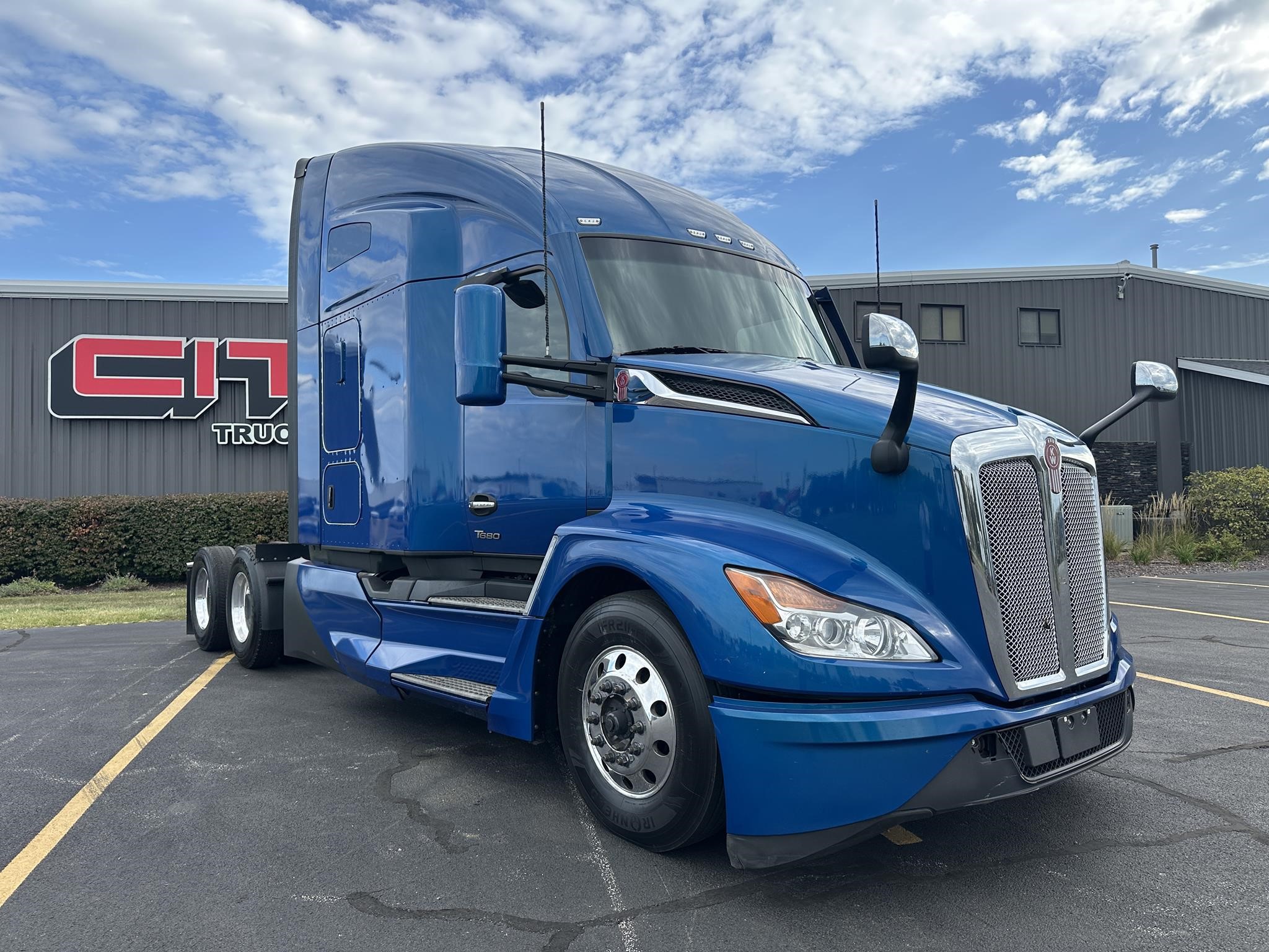 2023 Kenworth T680 - image 3