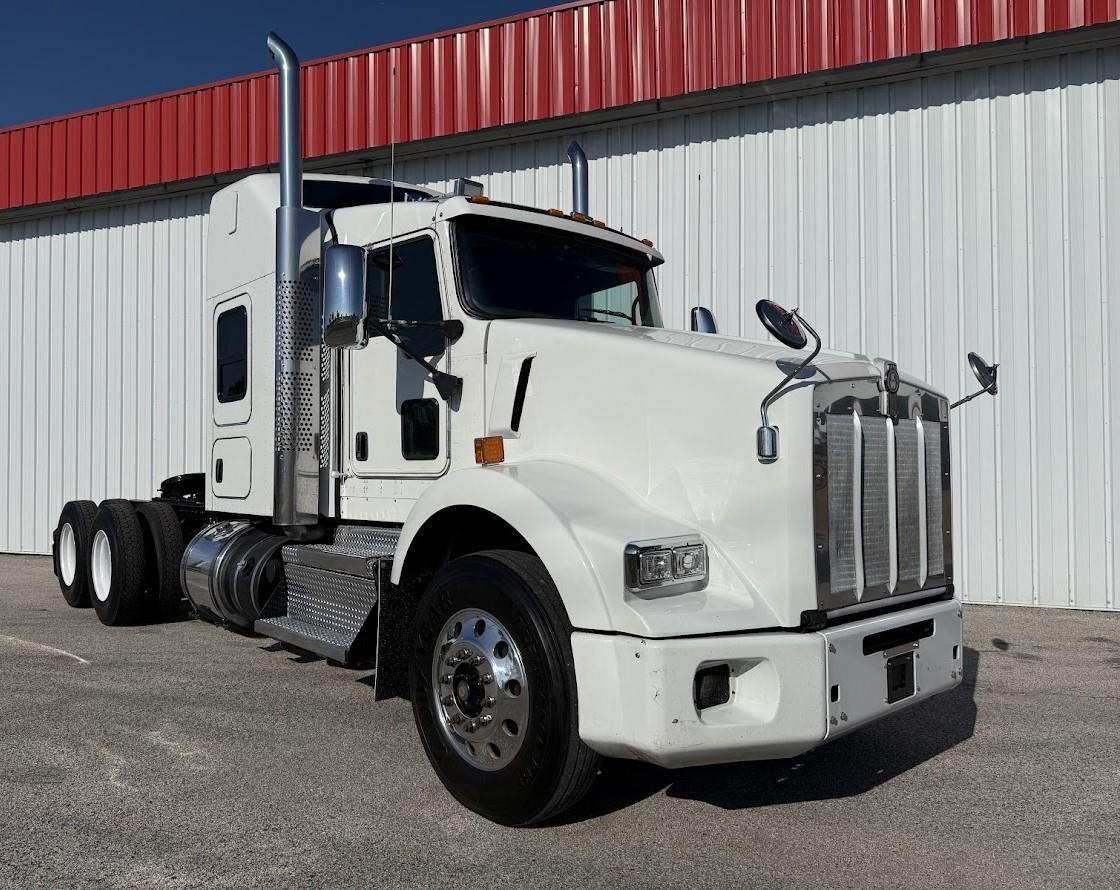 2019 Kenworth T800 - image 2
