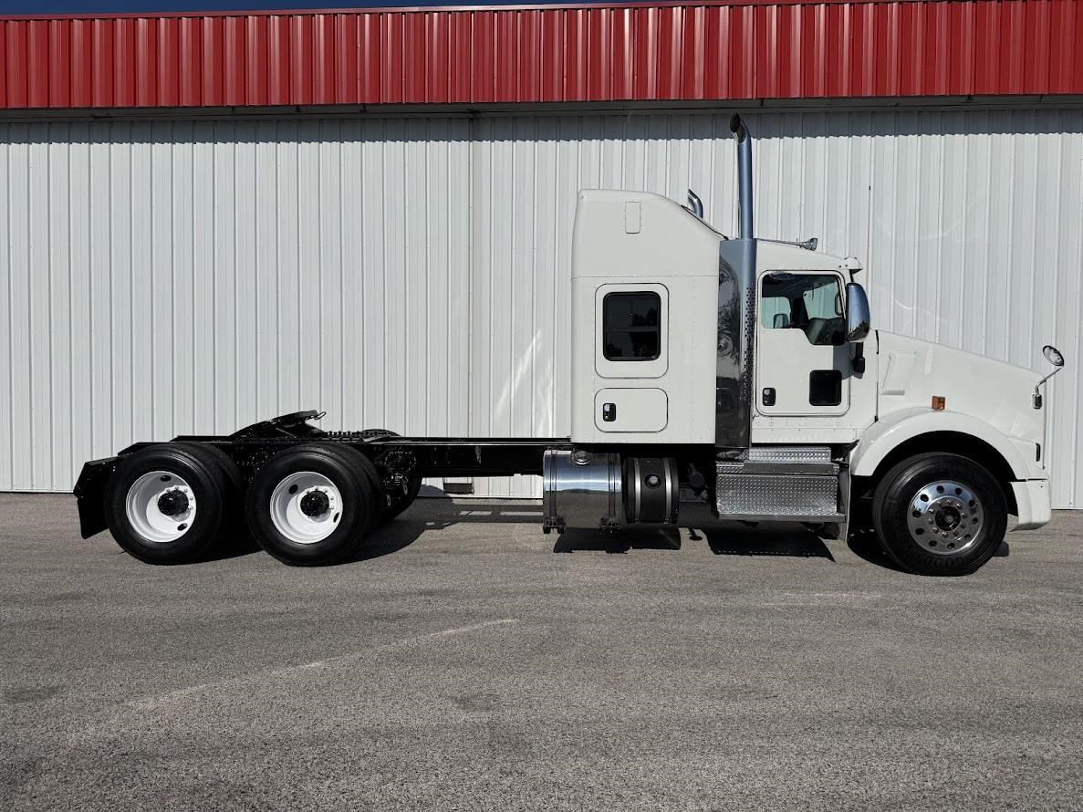 2019 Kenworth T800 - image 6