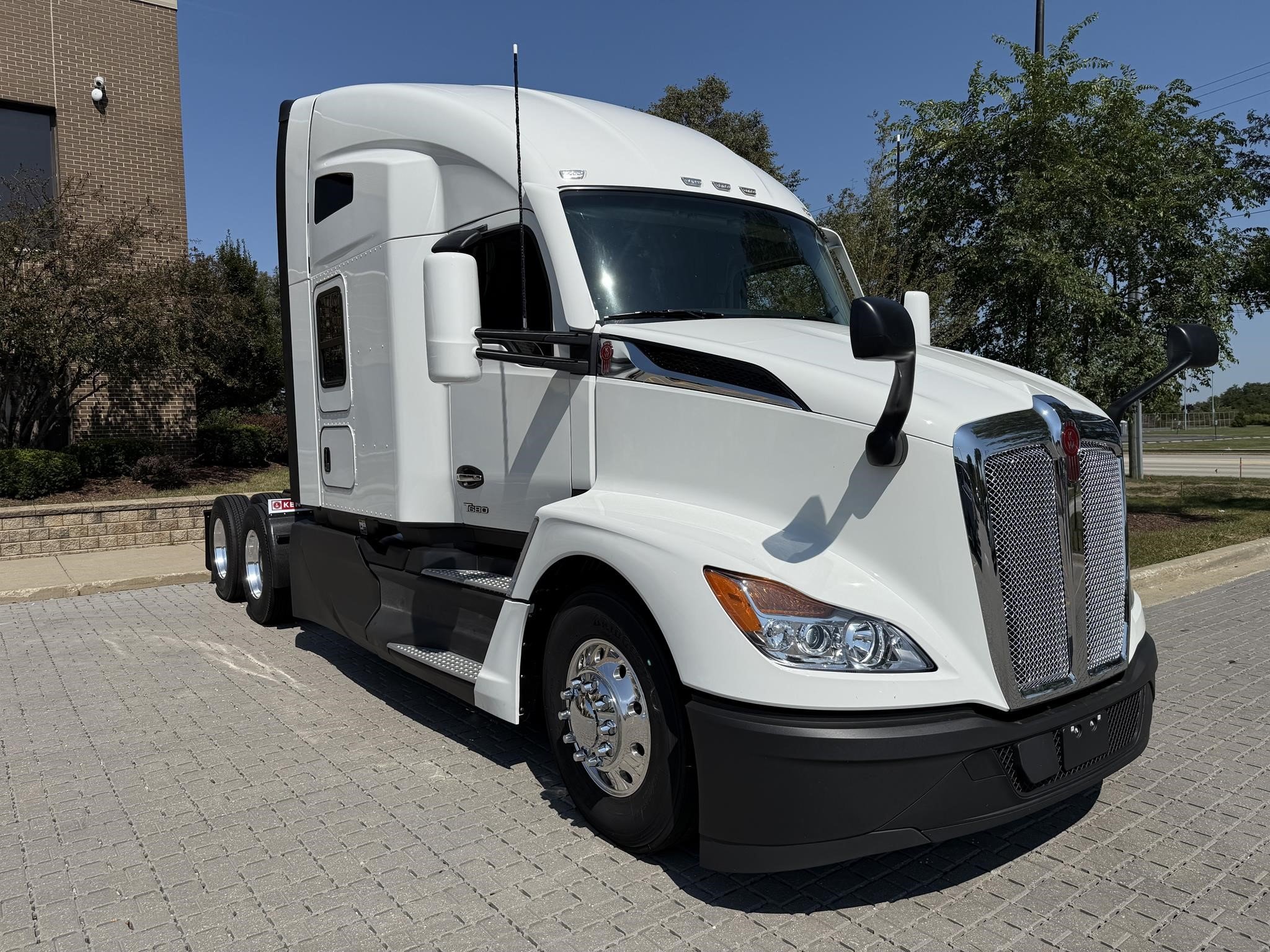 2026 Kenworth T680 - image 3
