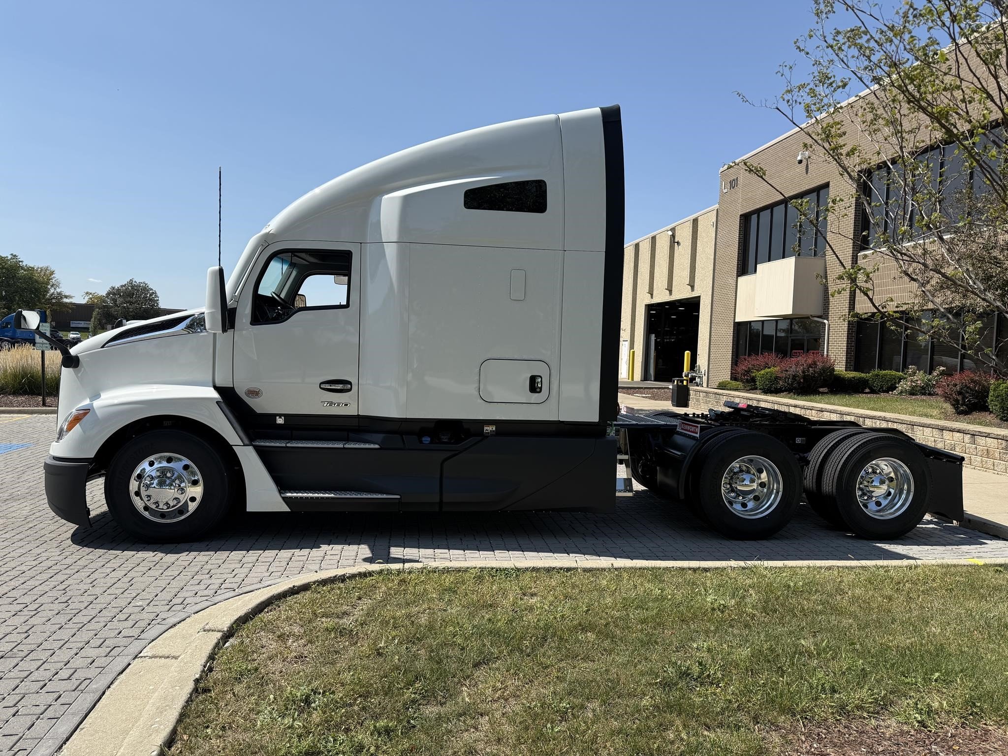 2026 Kenworth T680 - image 4