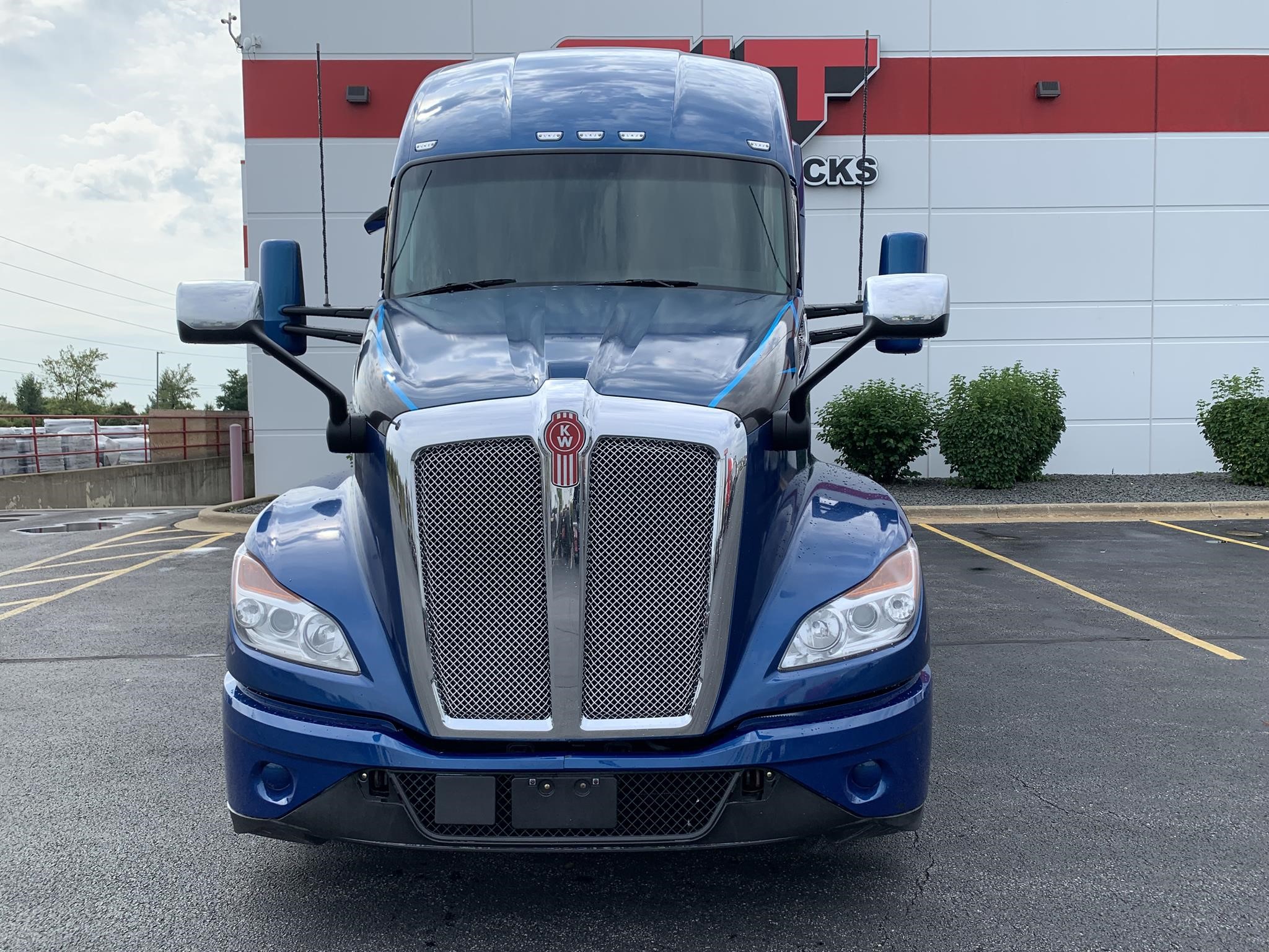 2023 Kenworth T680 - image 2