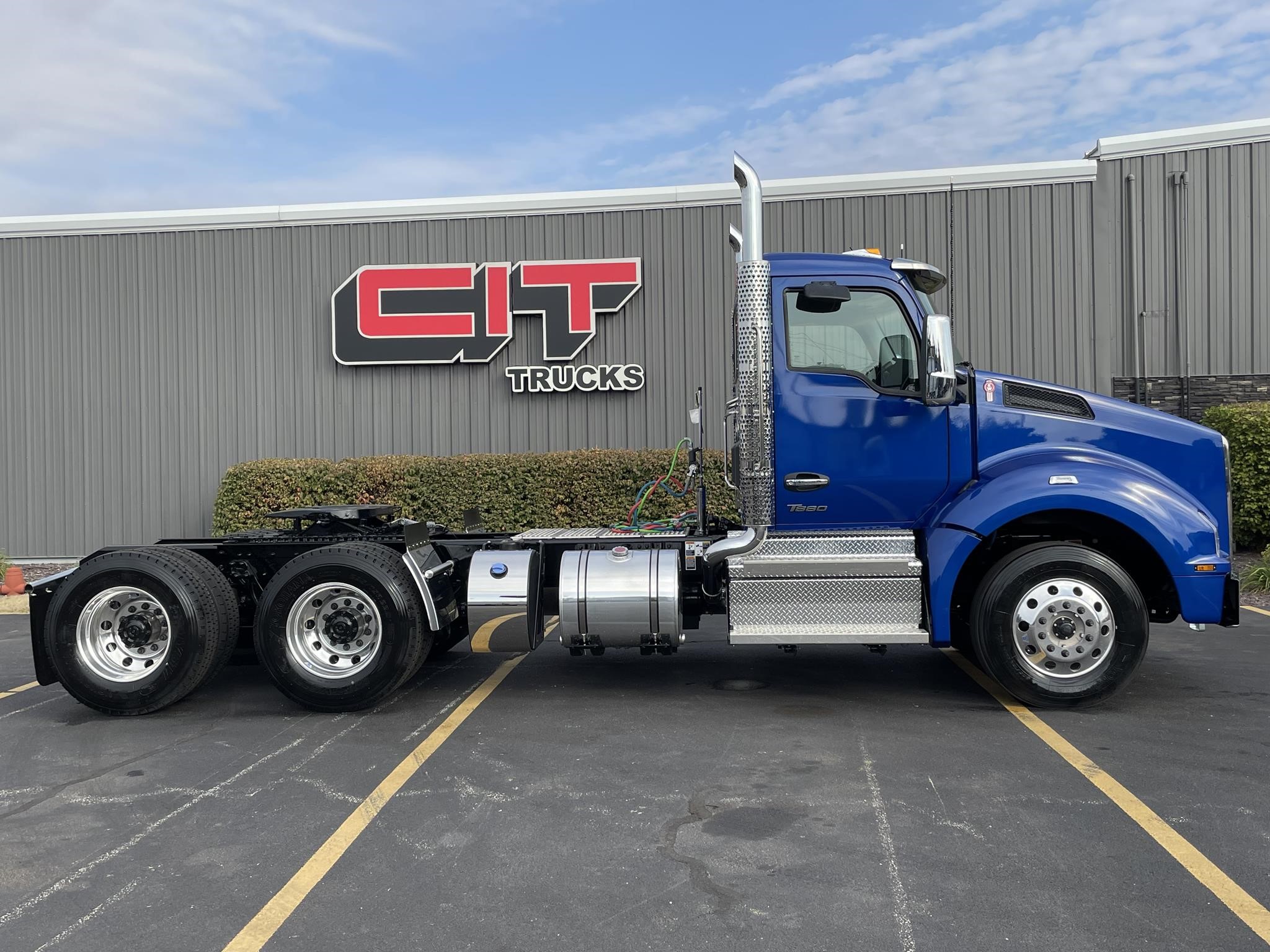 2026 Kenworth T880 - image 4