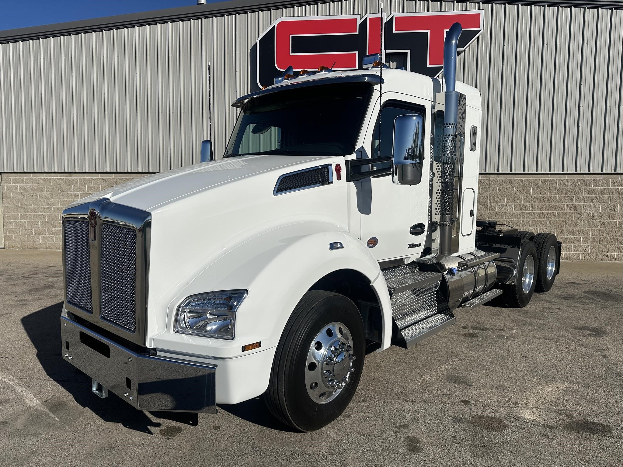 2026 Kenworth T880 - image 1