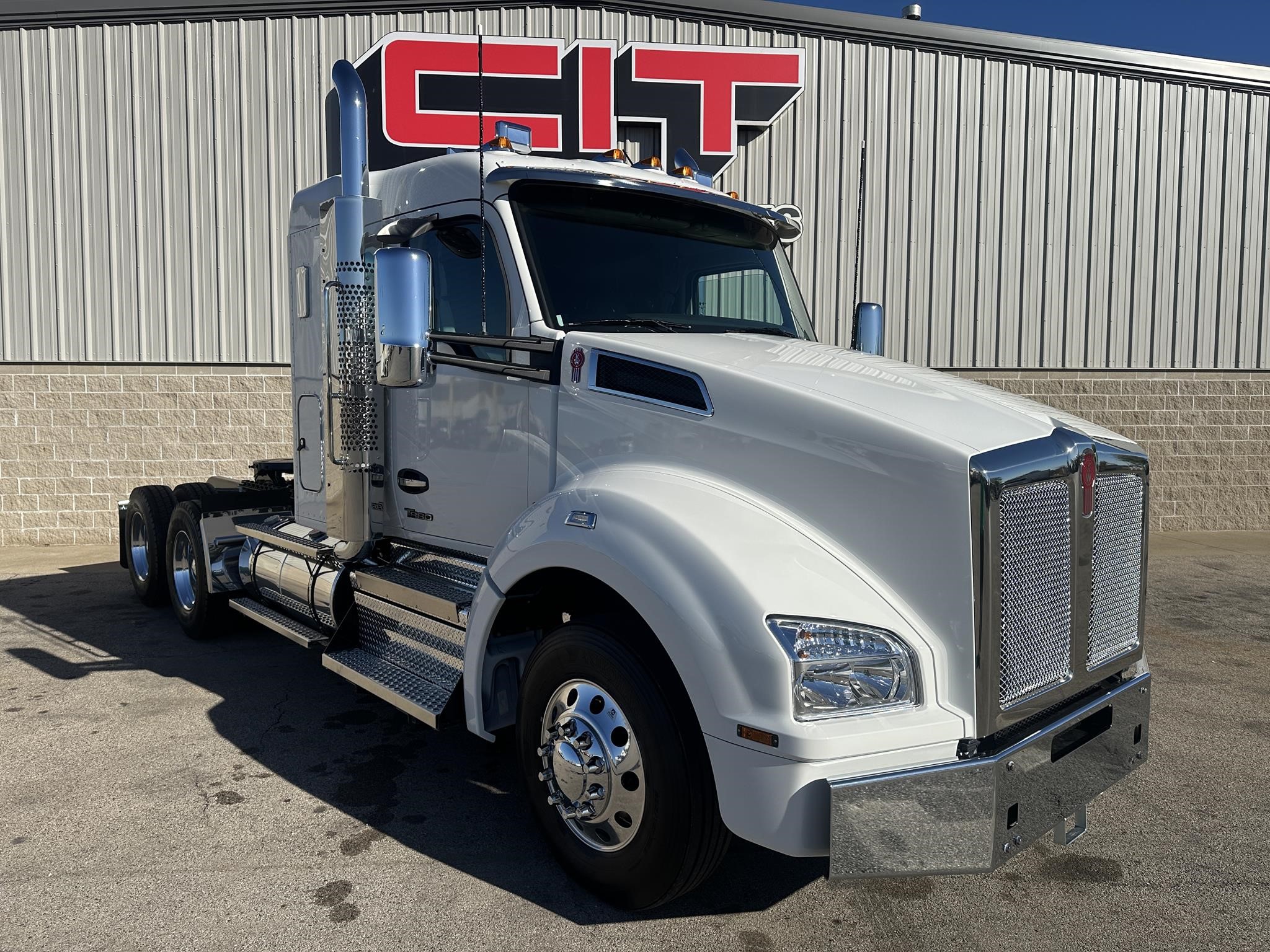 2026 Kenworth T880 - image 2