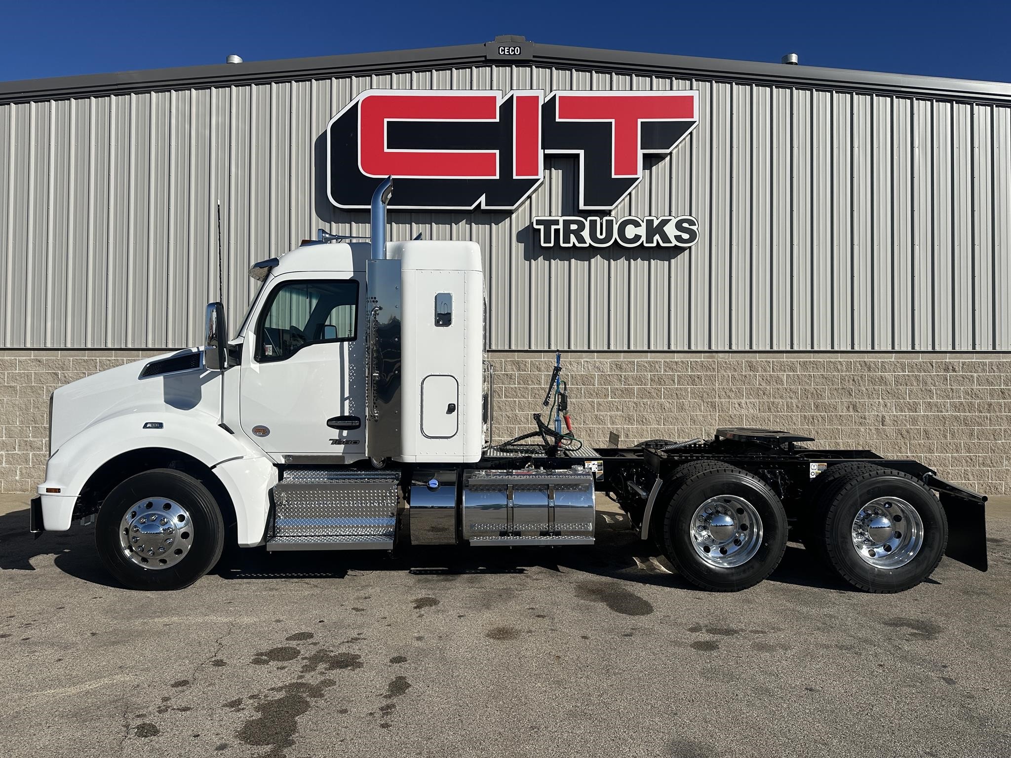 2026 Kenworth T880 - image 3