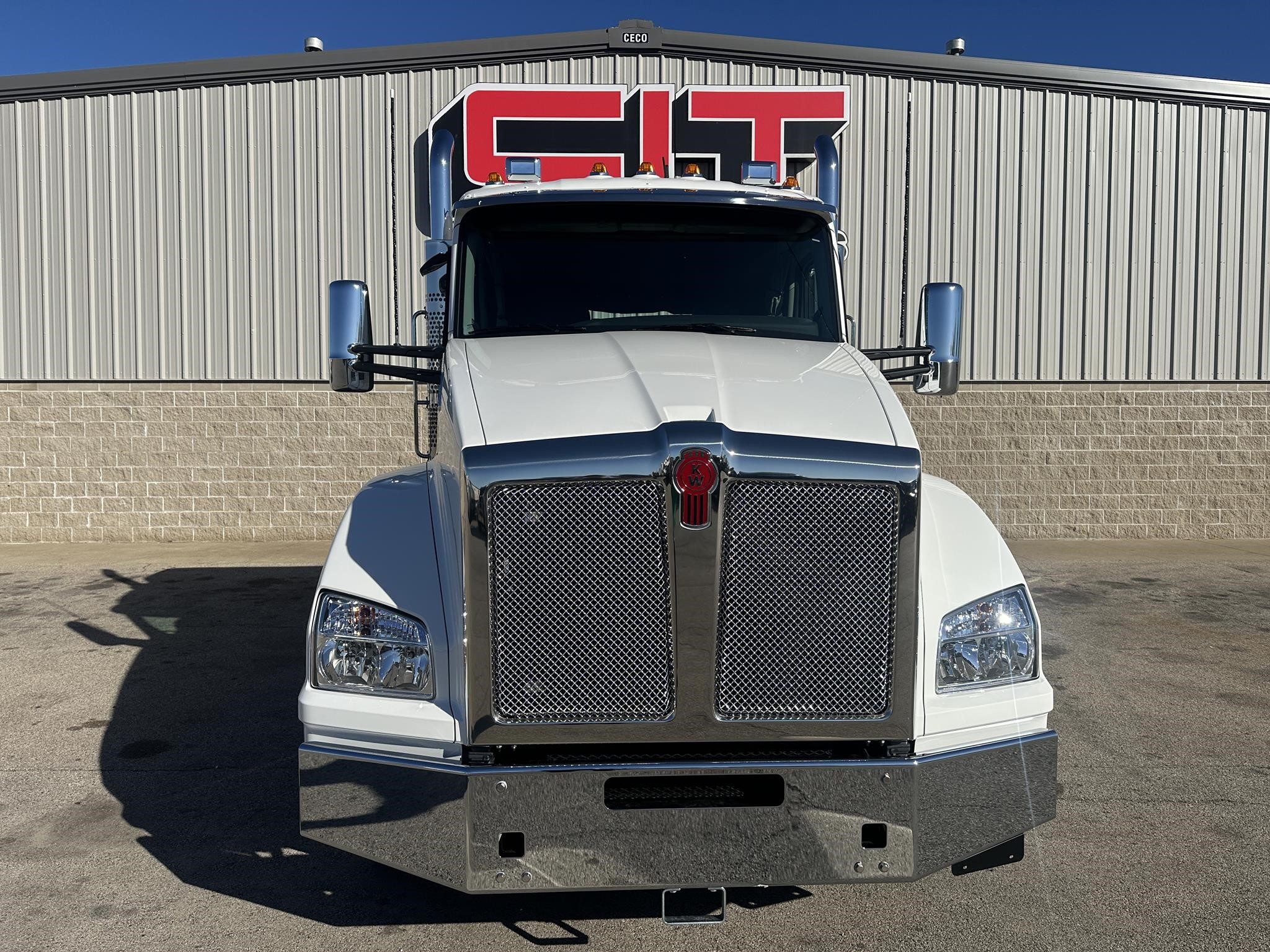 2026 Kenworth T880 - image 5