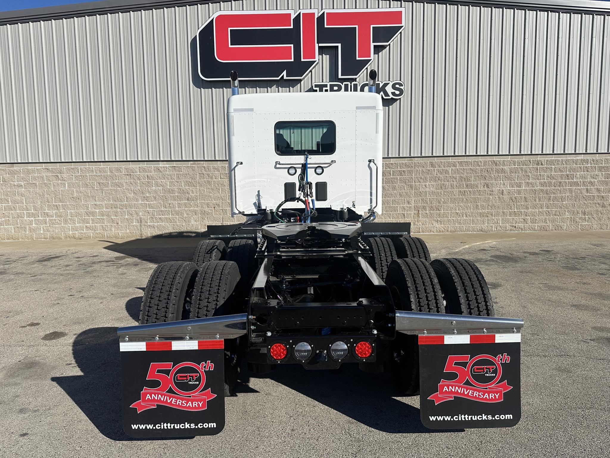 2026 Kenworth T880 - image 6