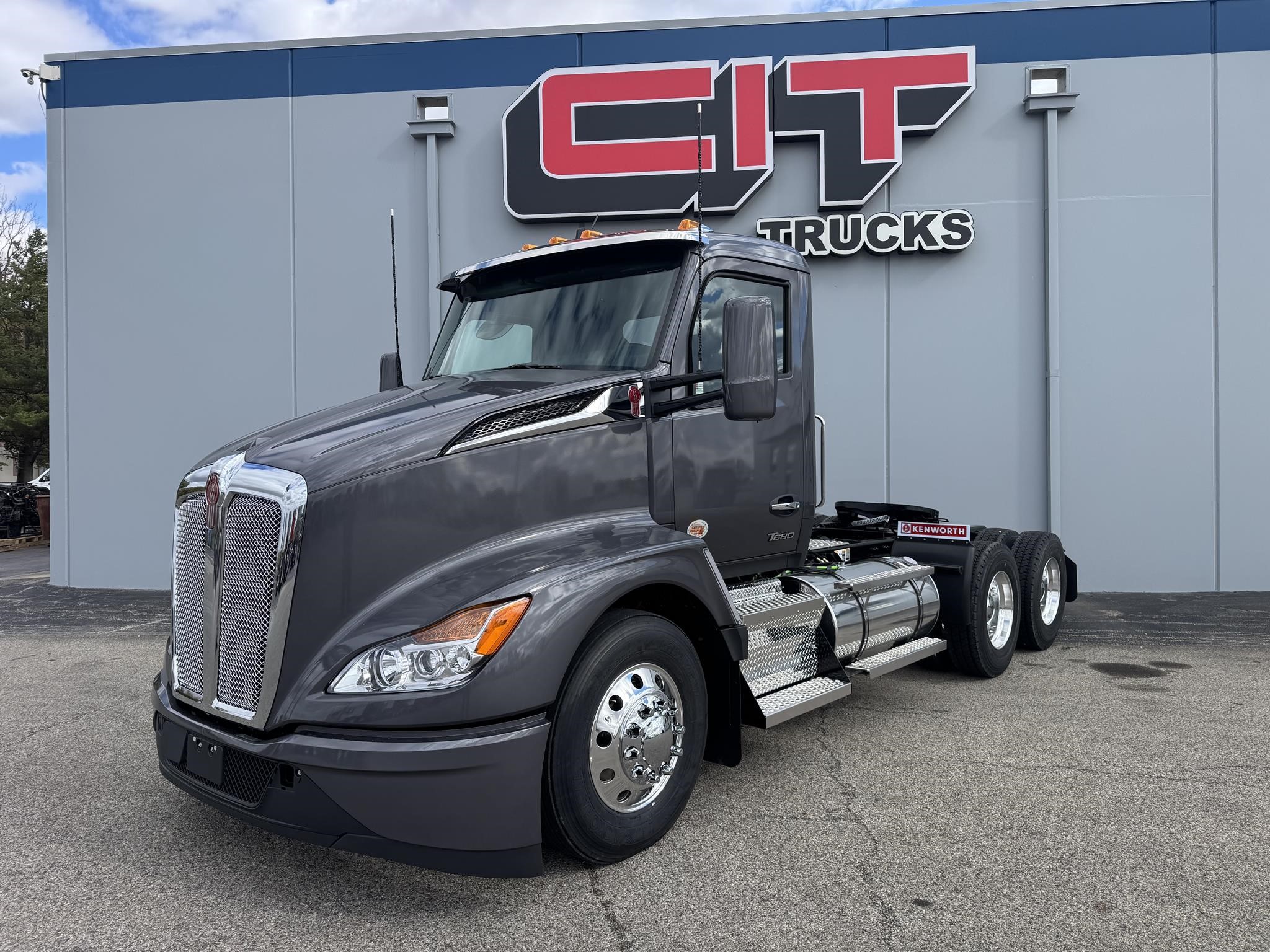 2026 KENWORTH T680 - image 1 of 6