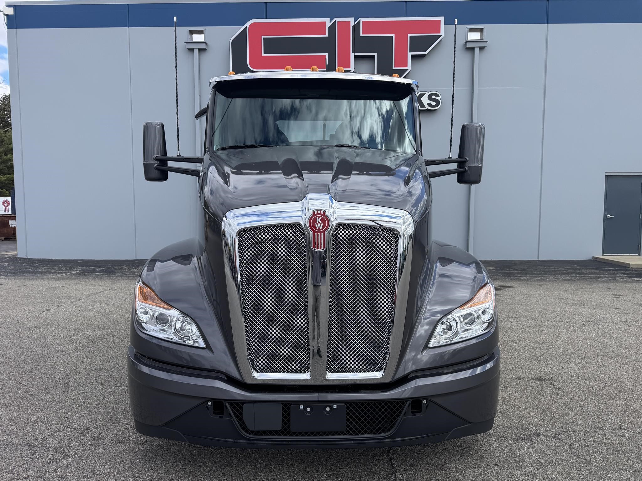 2026 Kenworth T680 - image 2