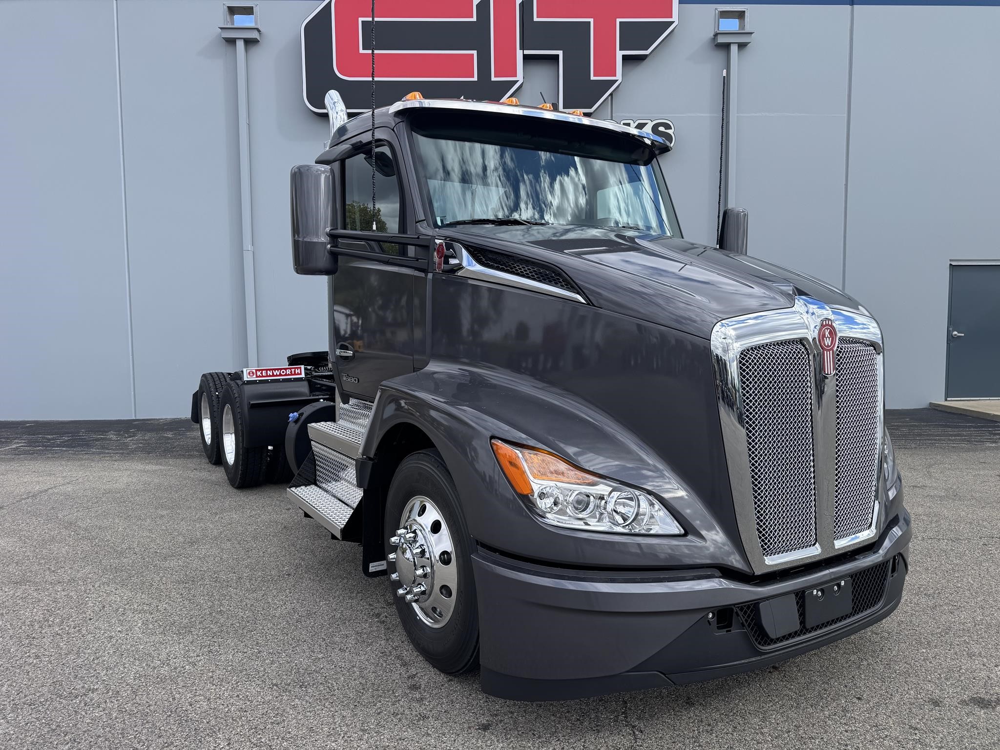 2026 Kenworth T680 - image 3