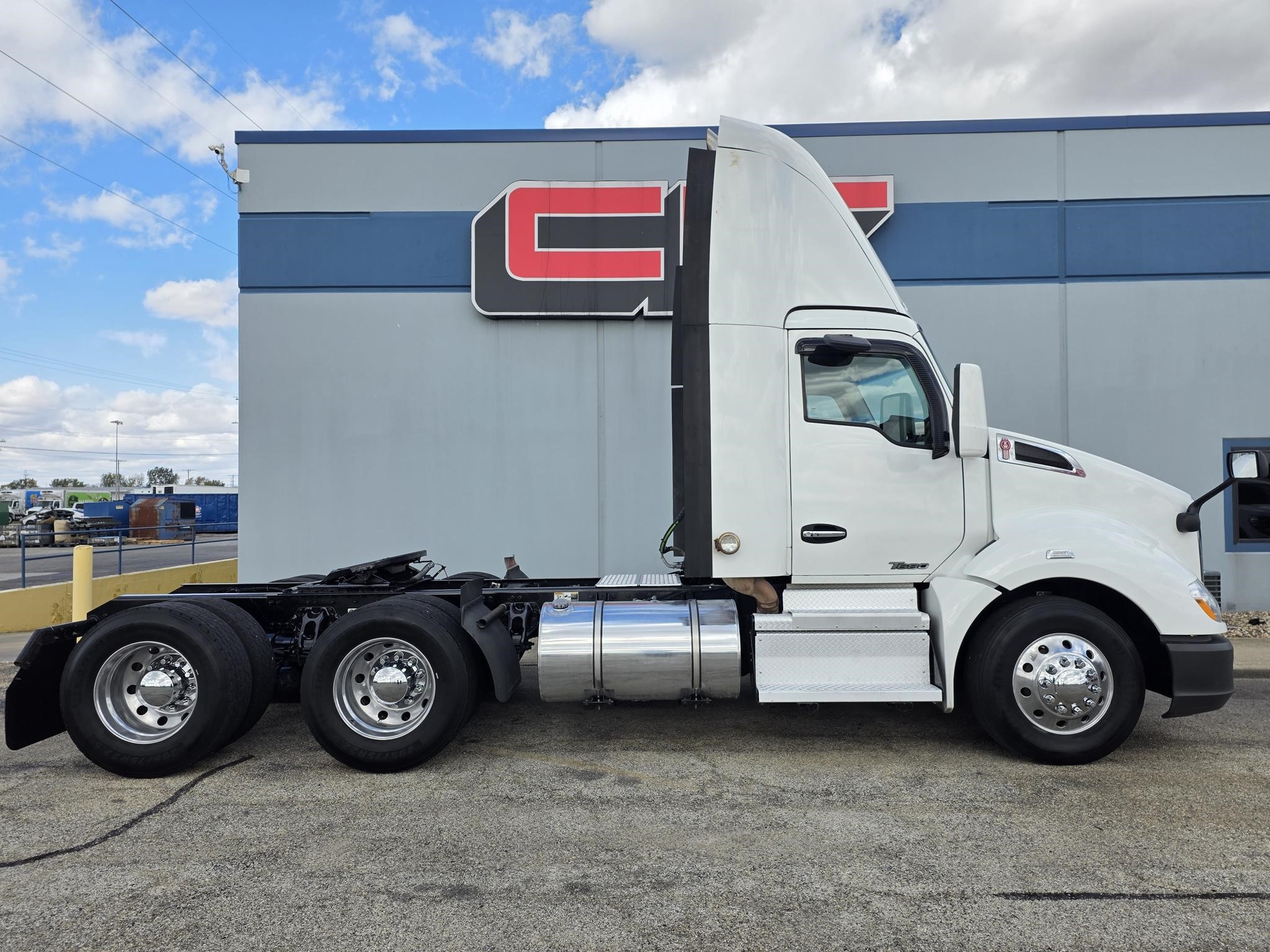 2019 Kenworth T680 - image 4