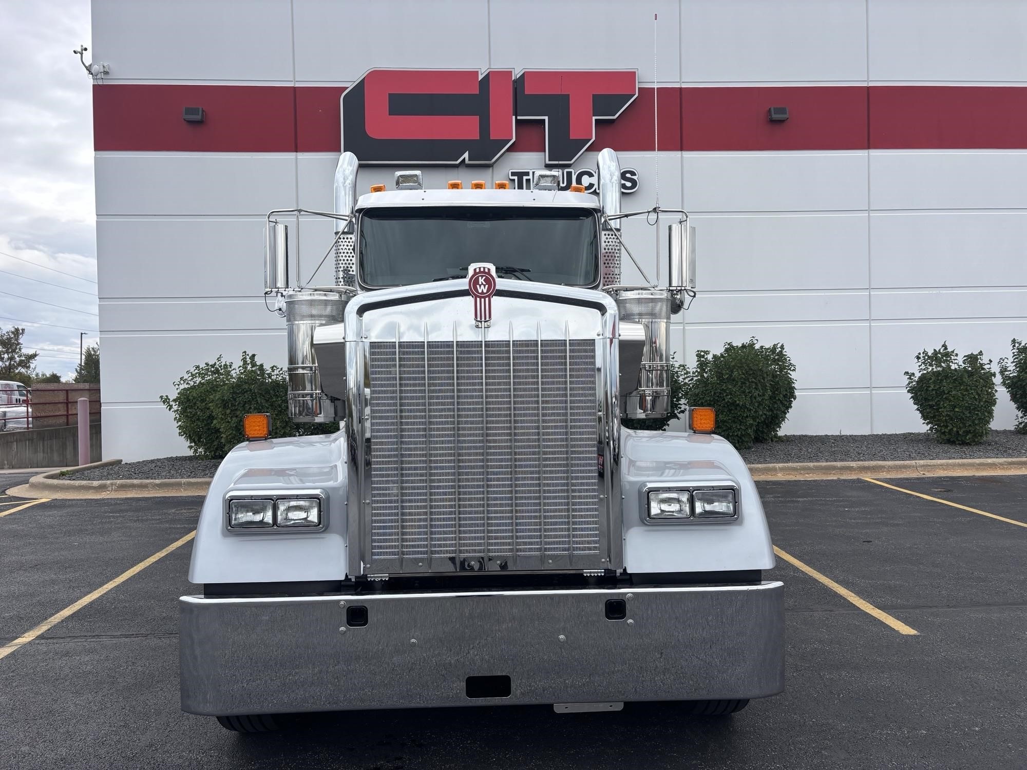 2026 Kenworth W900 - image 3