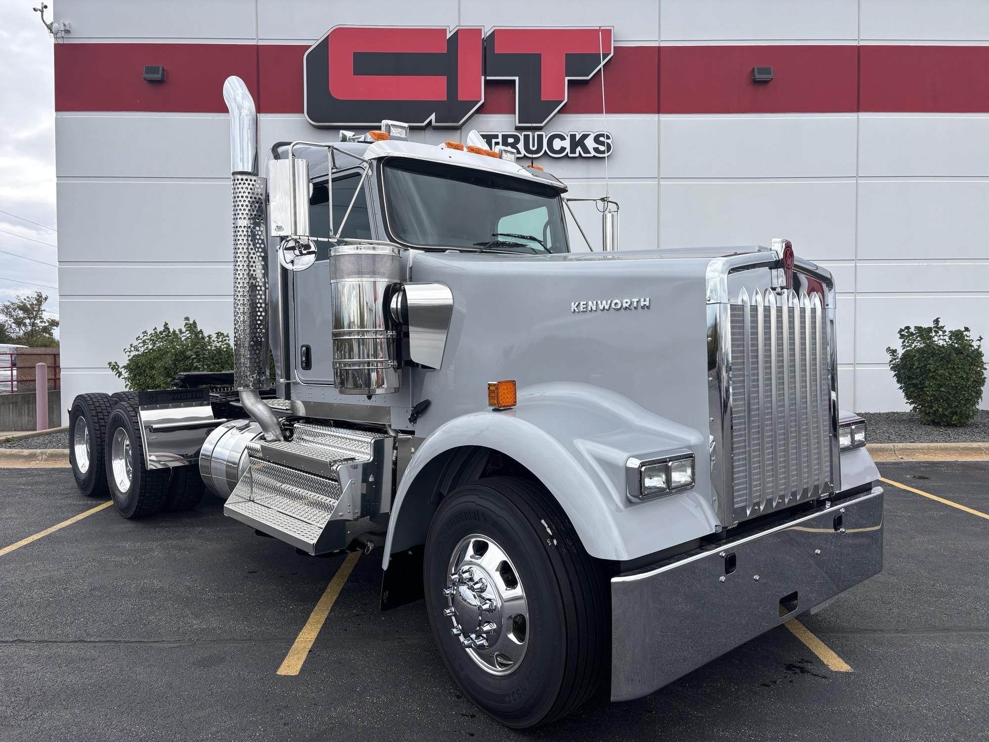 2026 Kenworth W900 - image 4