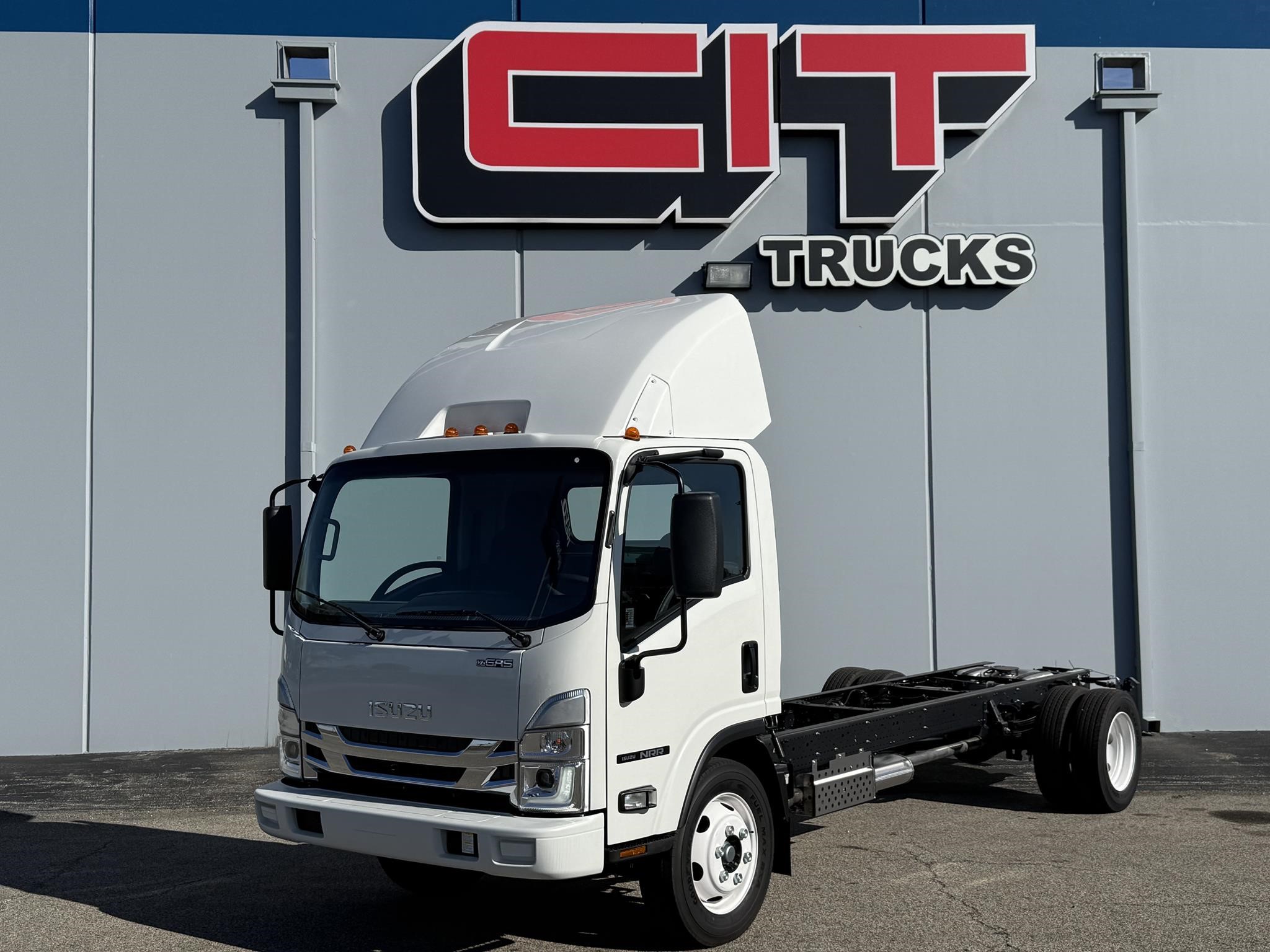 2025 Isuzu NRR