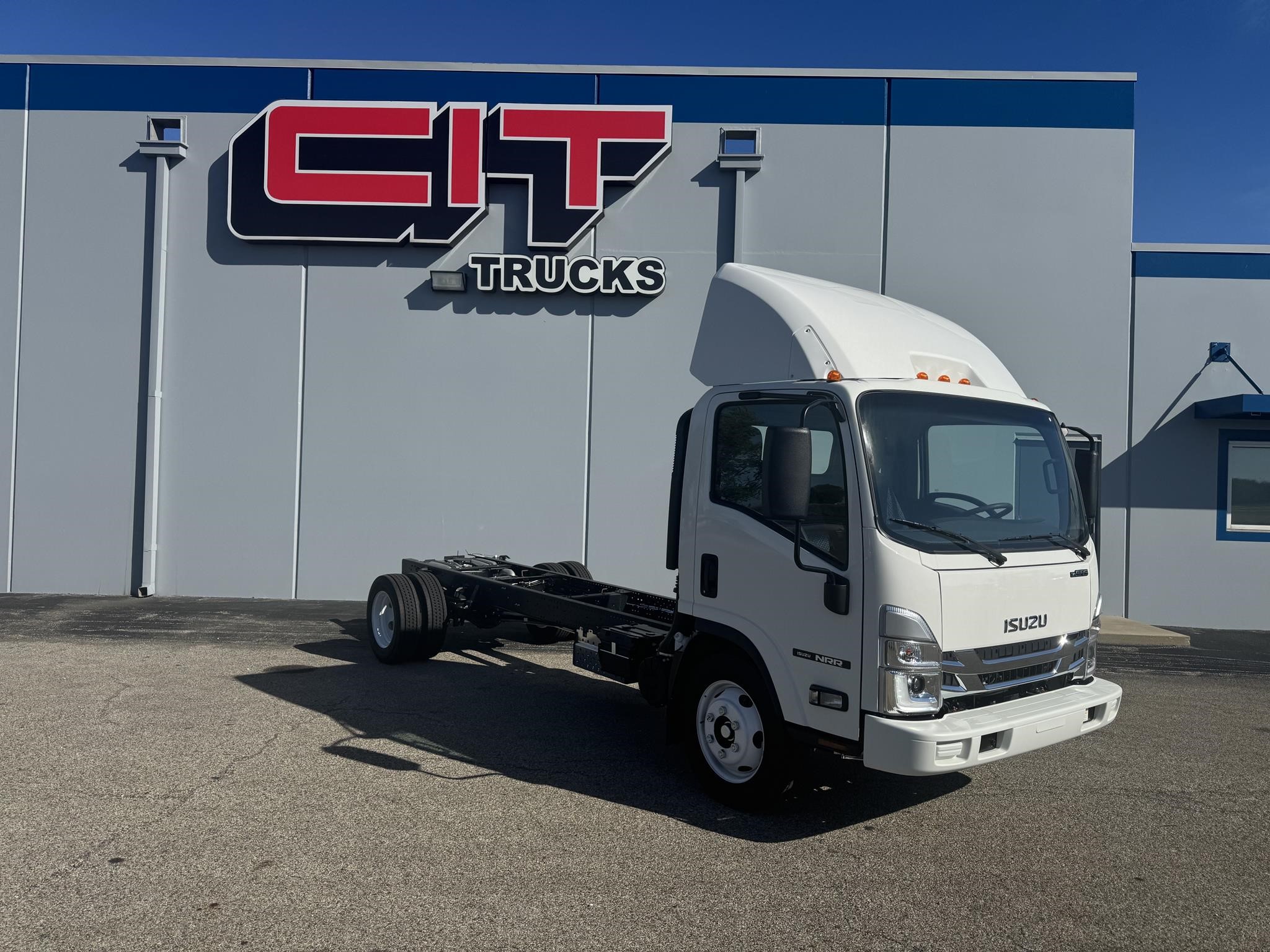 2025 Isuzu NRR - image 3