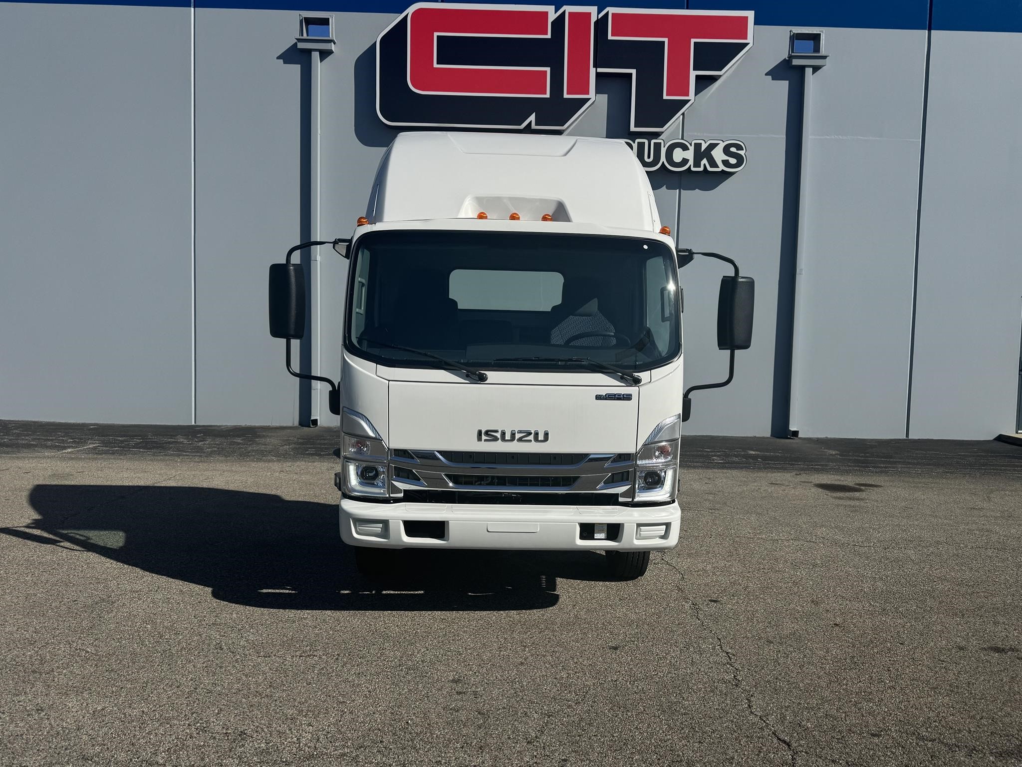 2025 Isuzu NRR - image 2