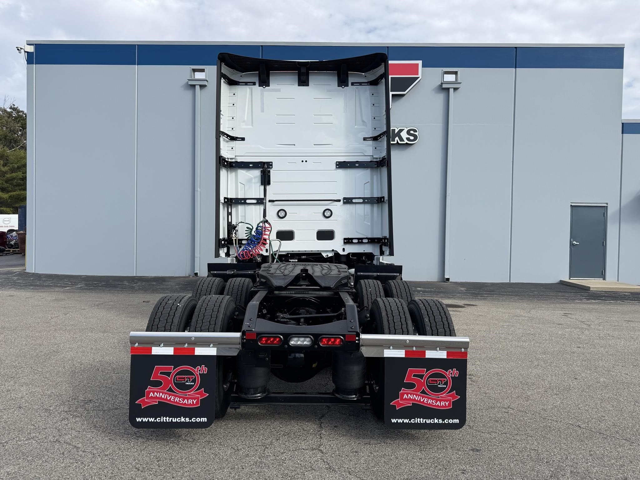 2026 VOLVO VNL64T860 - image 5 of 6