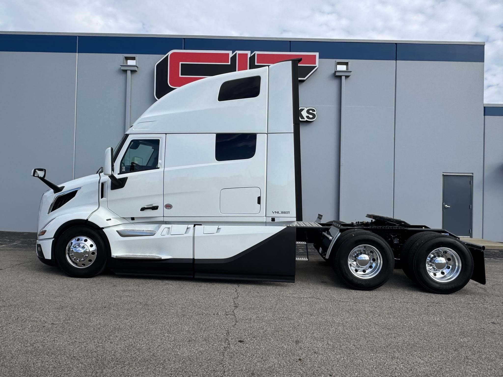 2026 VOLVO VNL64T860 - image 5 of 6