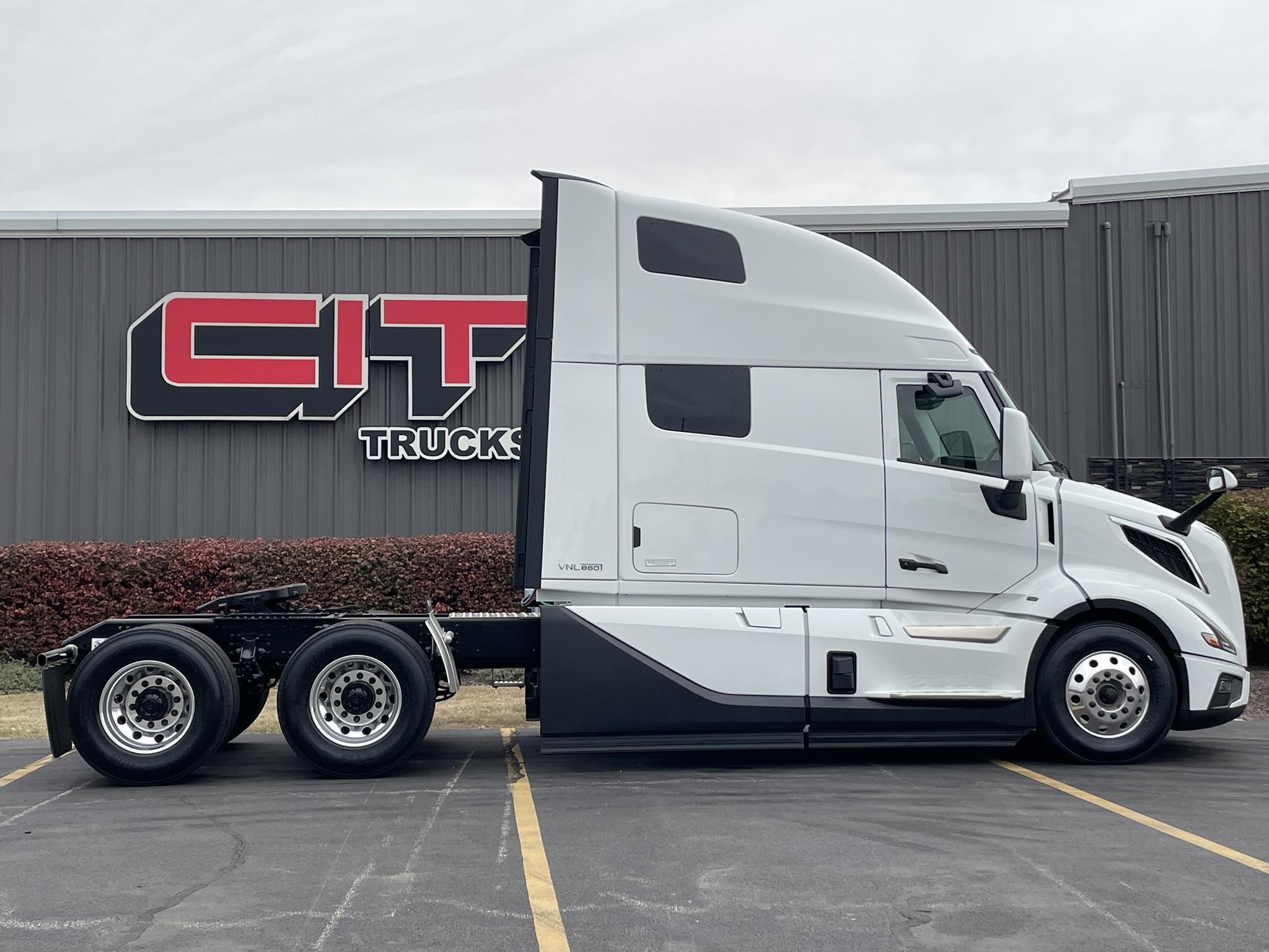 2026 Volvo - image 4