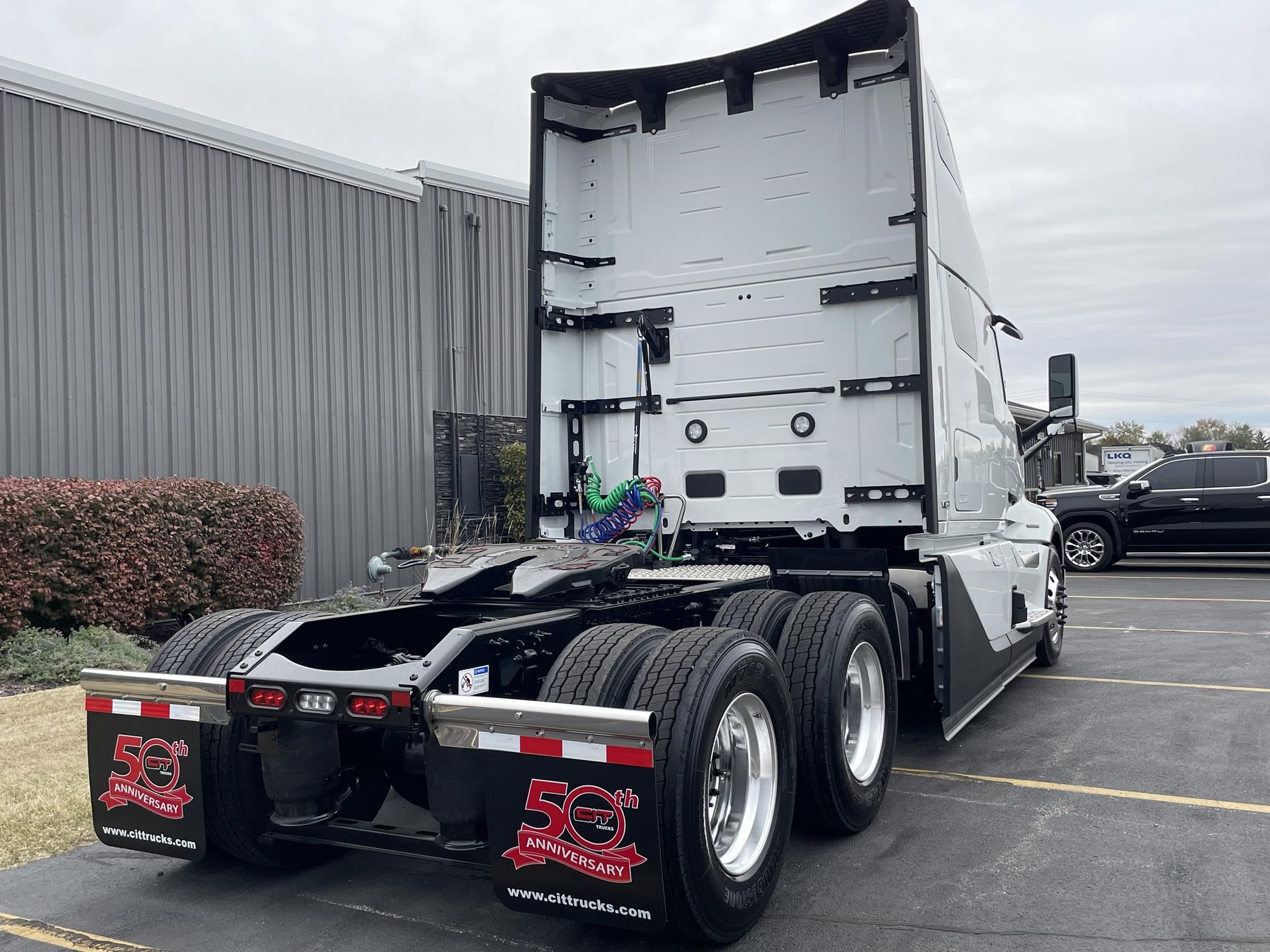 2026 Volvo - image 5