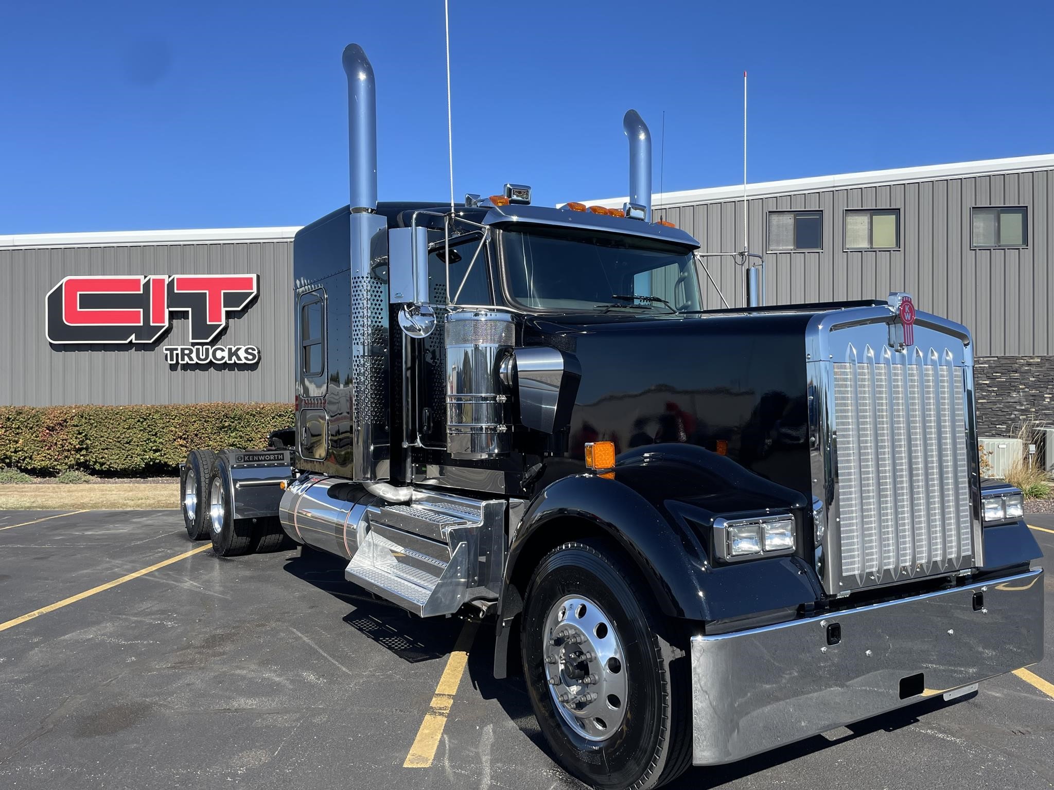 2026 Kenworth W900 - image 3