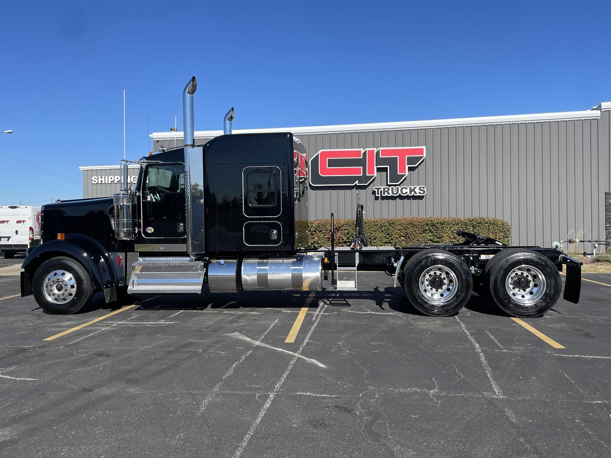 2026 Kenworth W900 - image 4