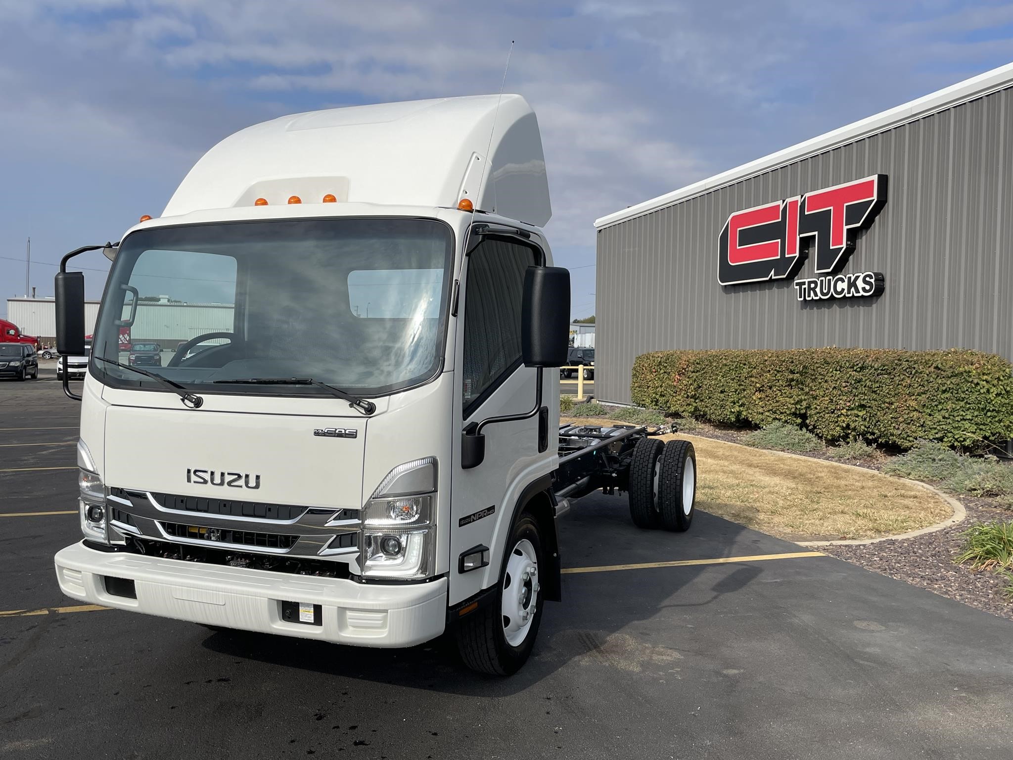 2025 Isuzu NPR - image 1