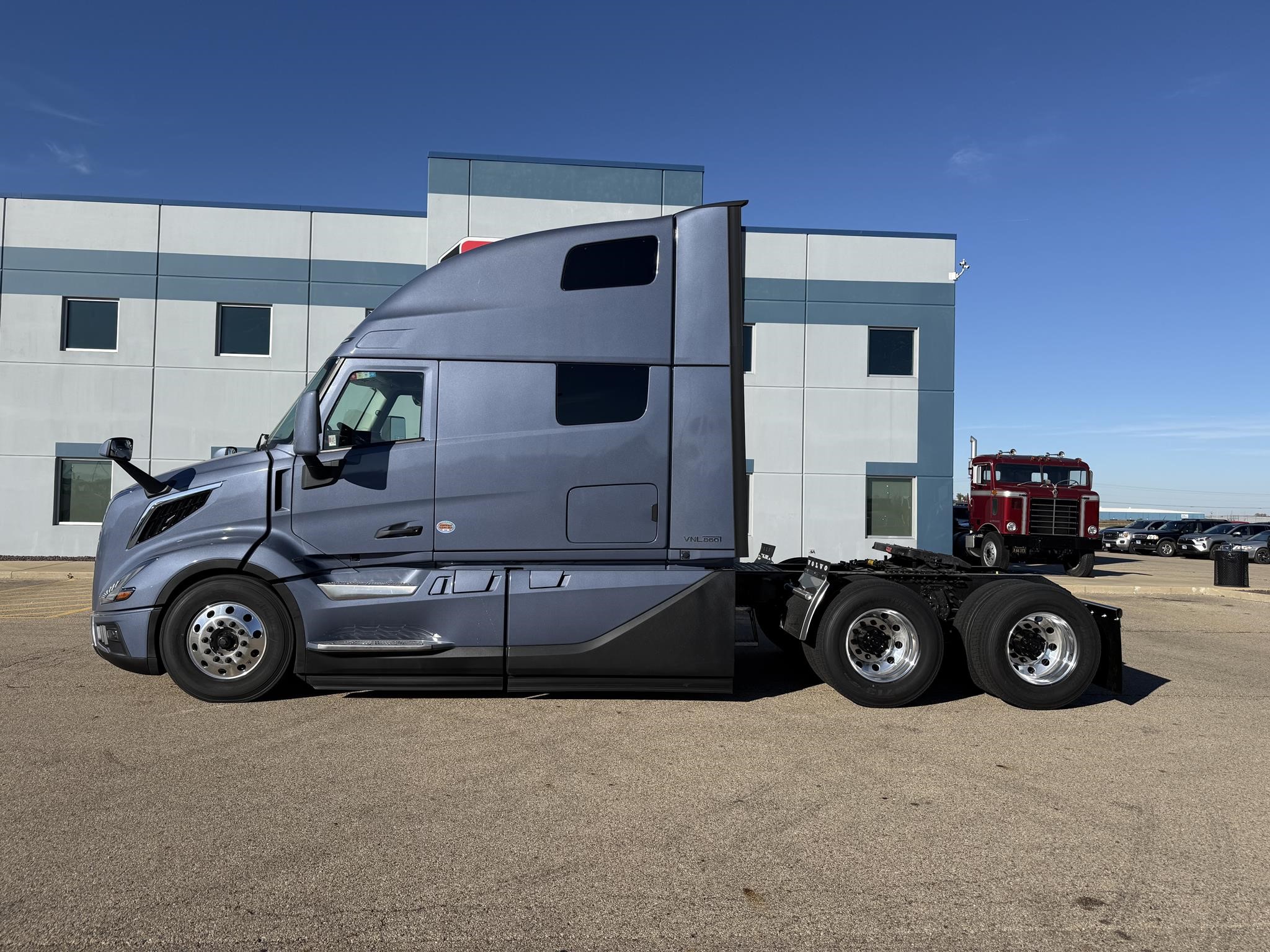 2026 VOLVO VNL64T860 - image 4 of 6
