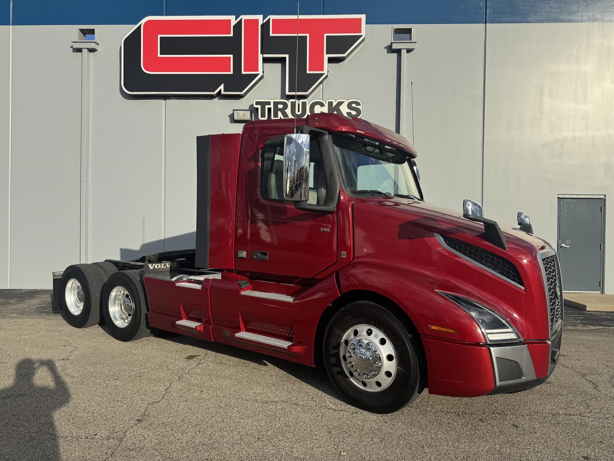 2022 VOLVO VNL64T300 - image 6 of 6